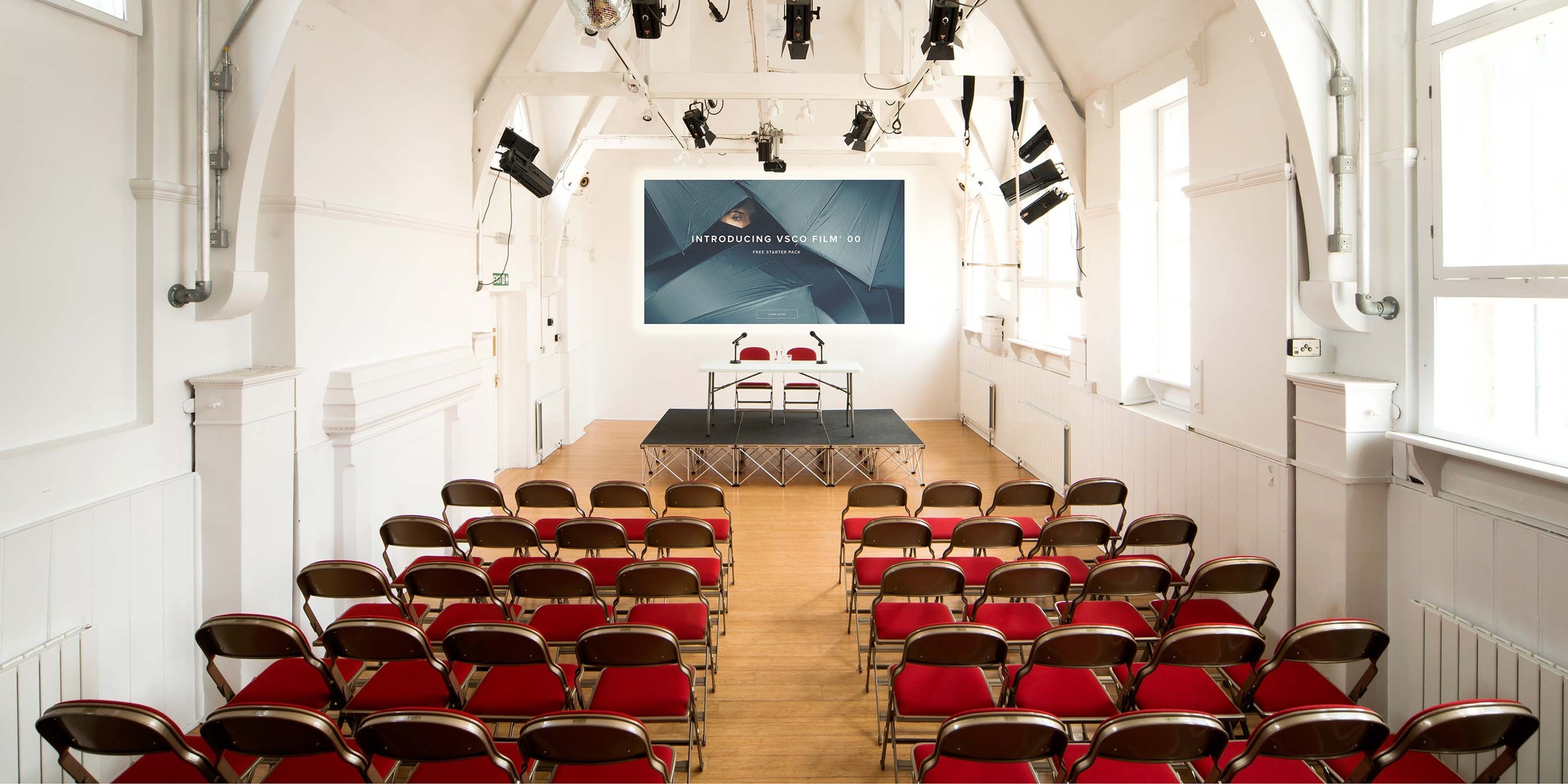 The Theatre – October Gallery — foto 3