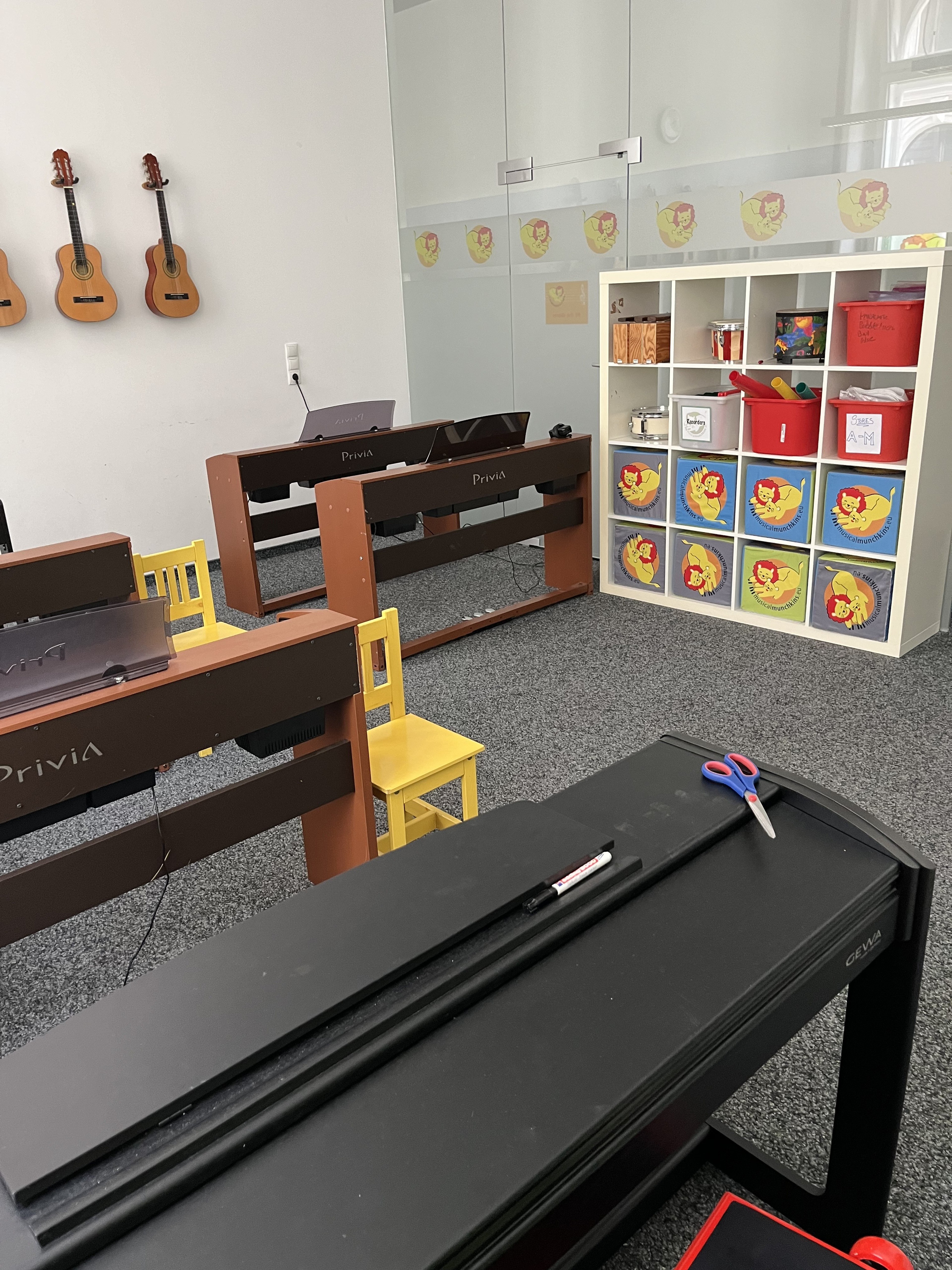 2 beautiful top brand uprights rehearsal room — 写真2