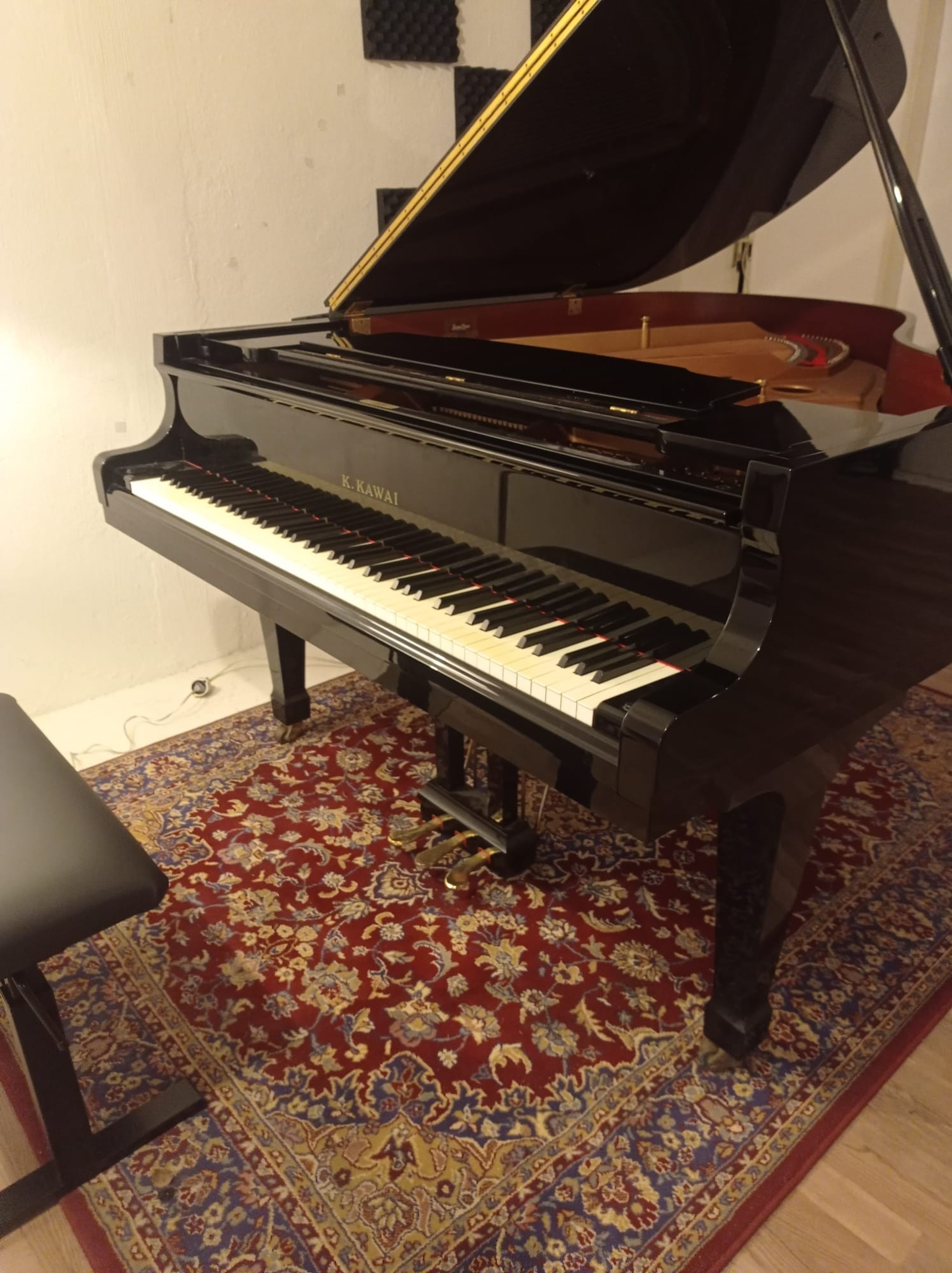 Practice/rehearsal room with beautiful Kawai — 写真3