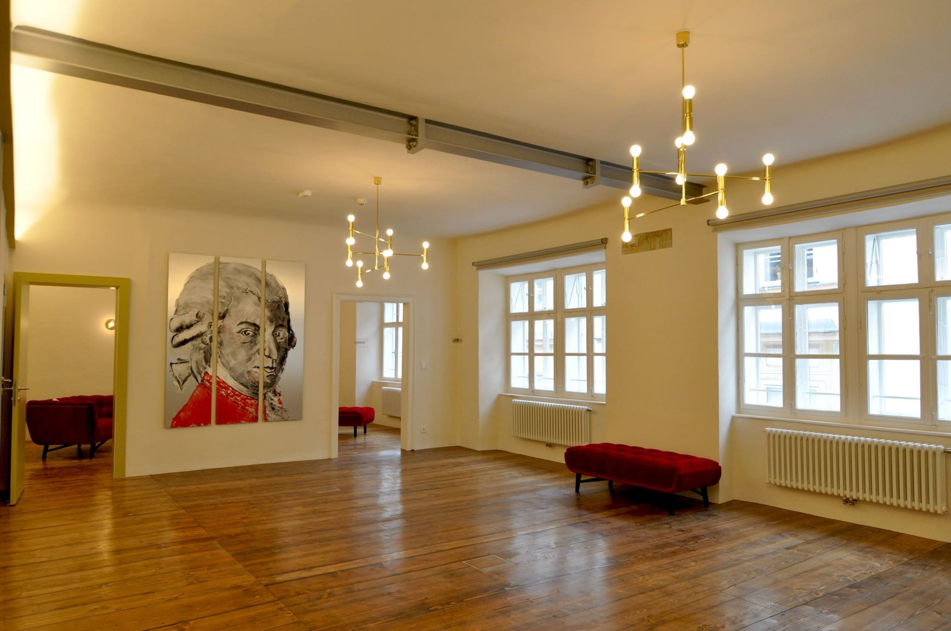 Mozarthaus - Lounge with Roche Bobois