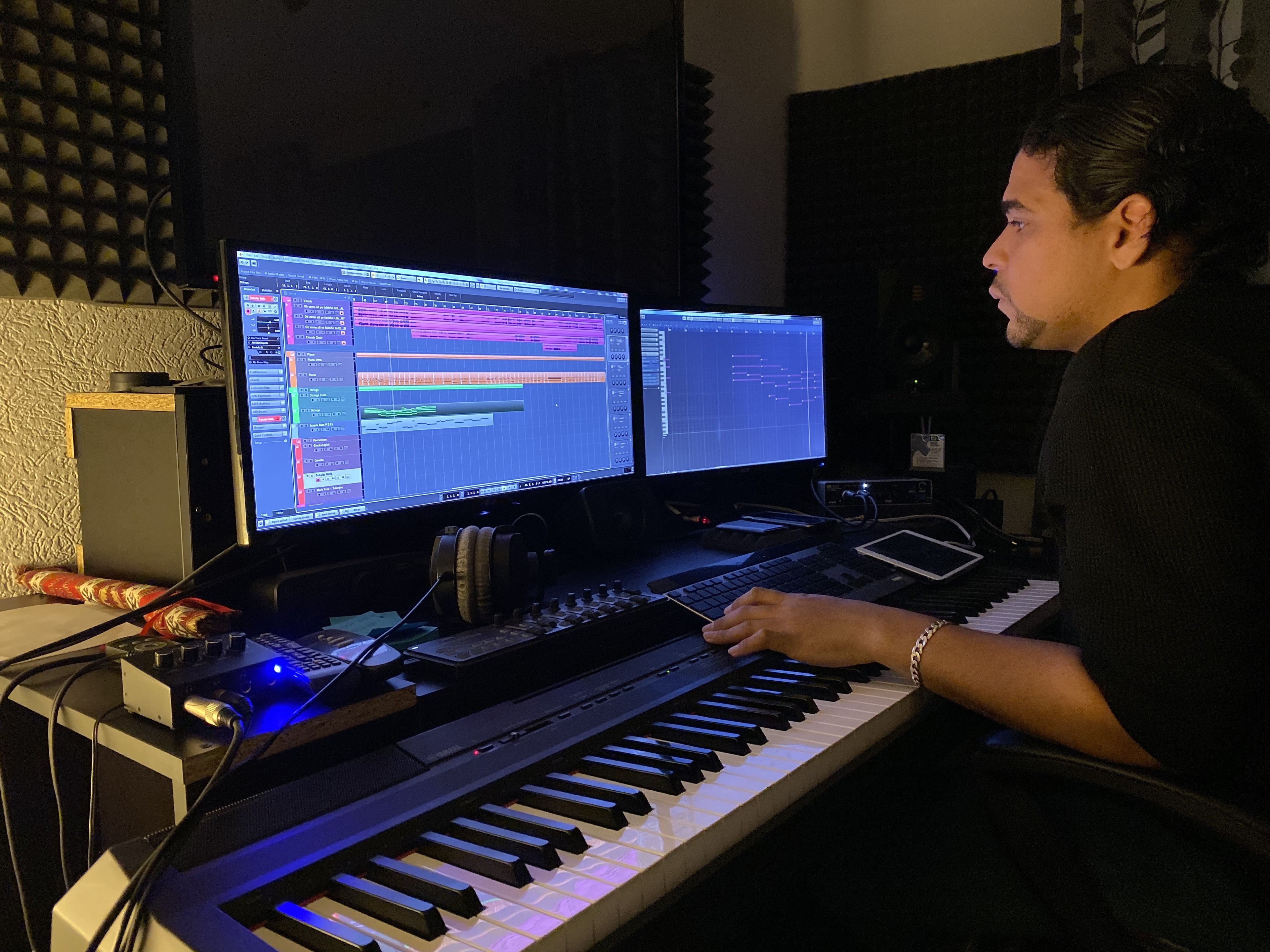 Cozy Recording Studio with various instruments — photo 3