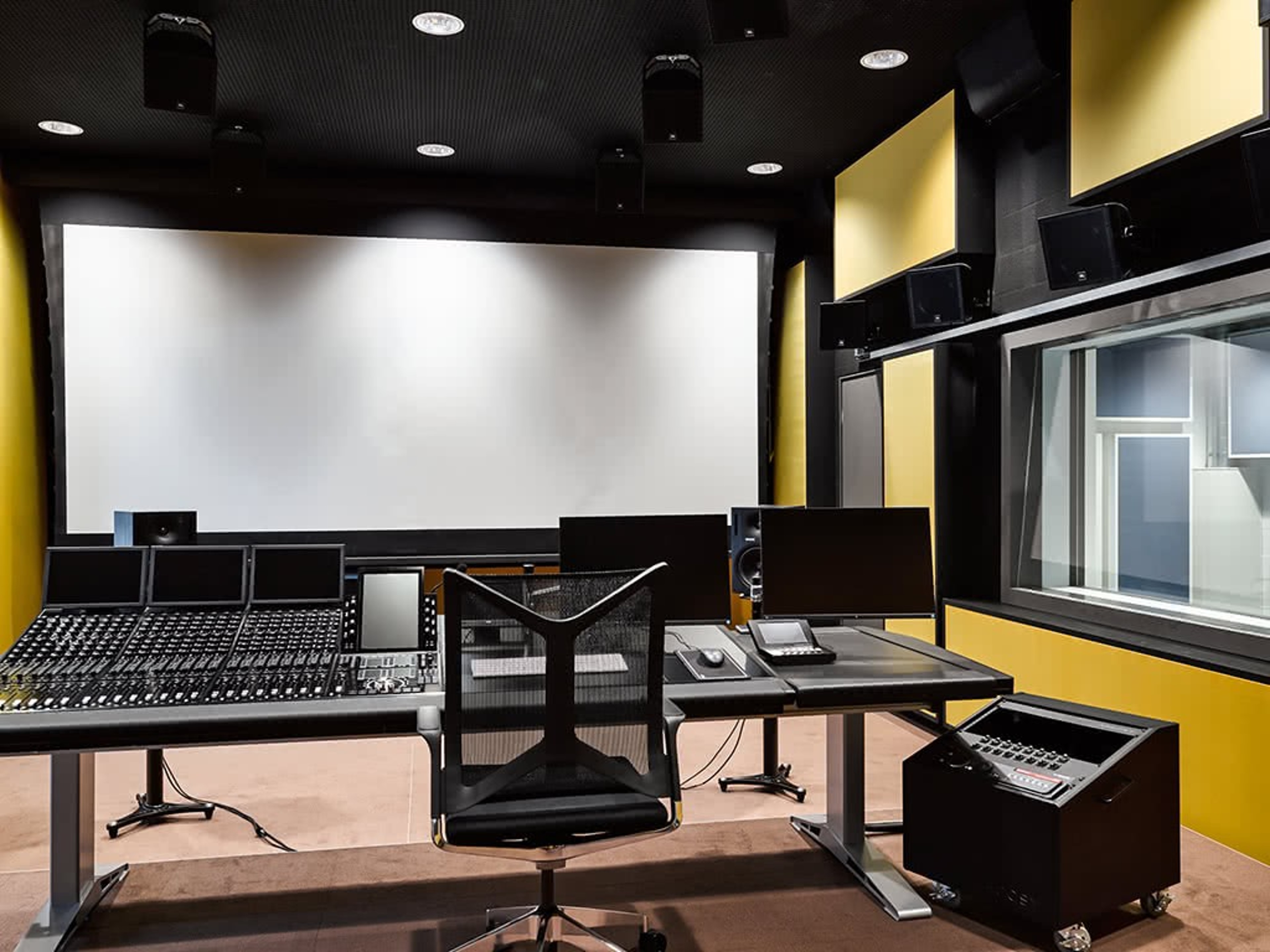Hollywood Grade Studio with Avid S6 Self Service