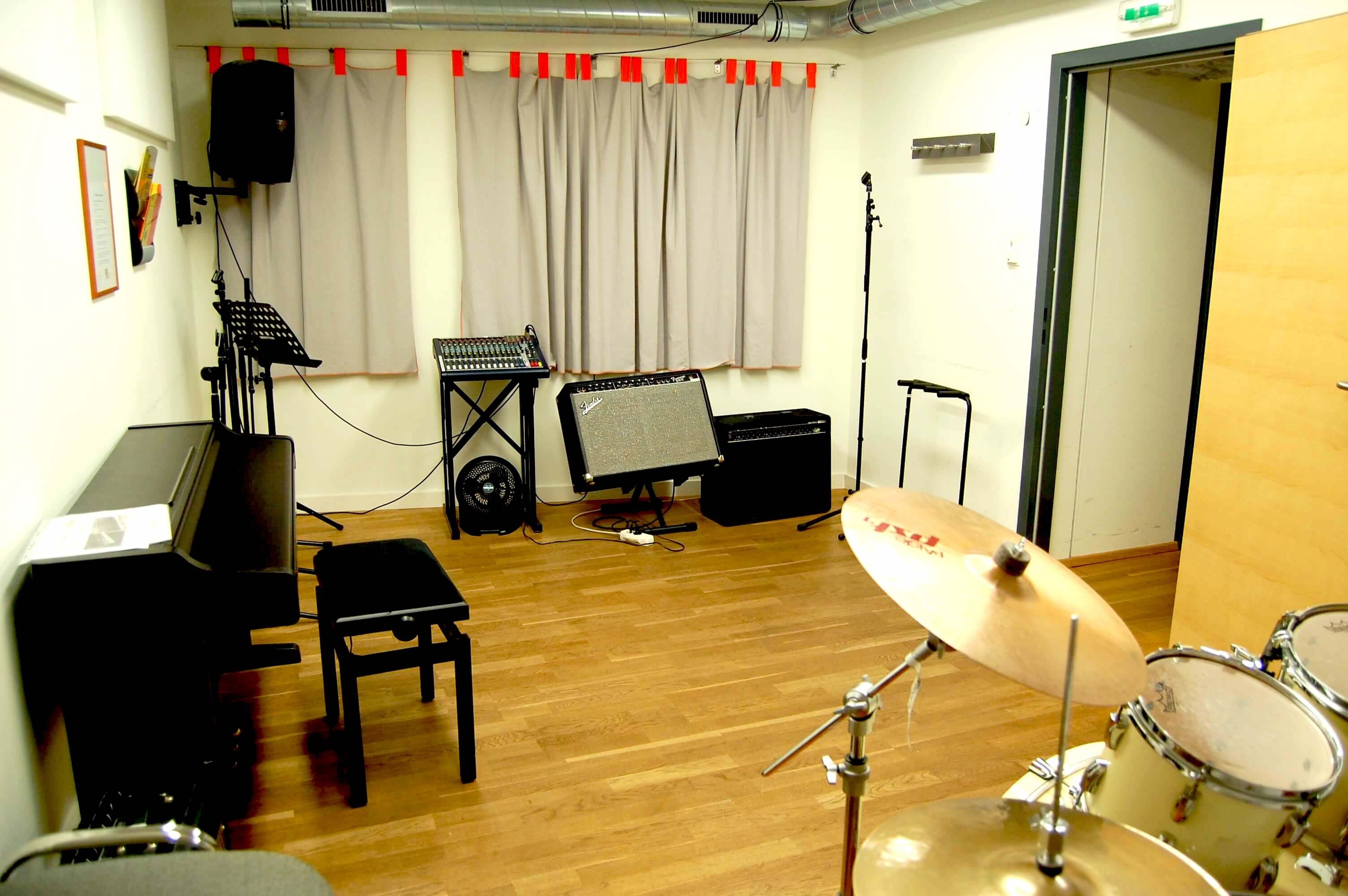 Practise Room for 1-6 people