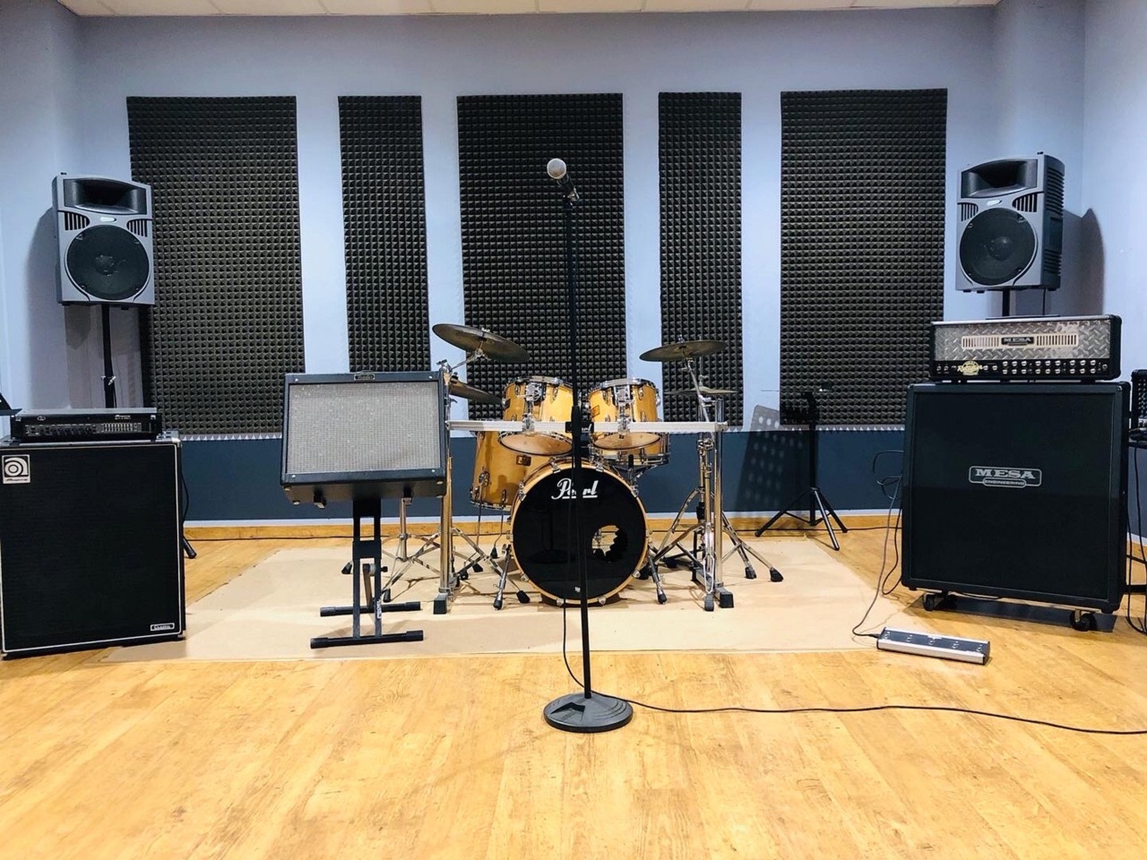 MOOD FACTORY  ROOM 1