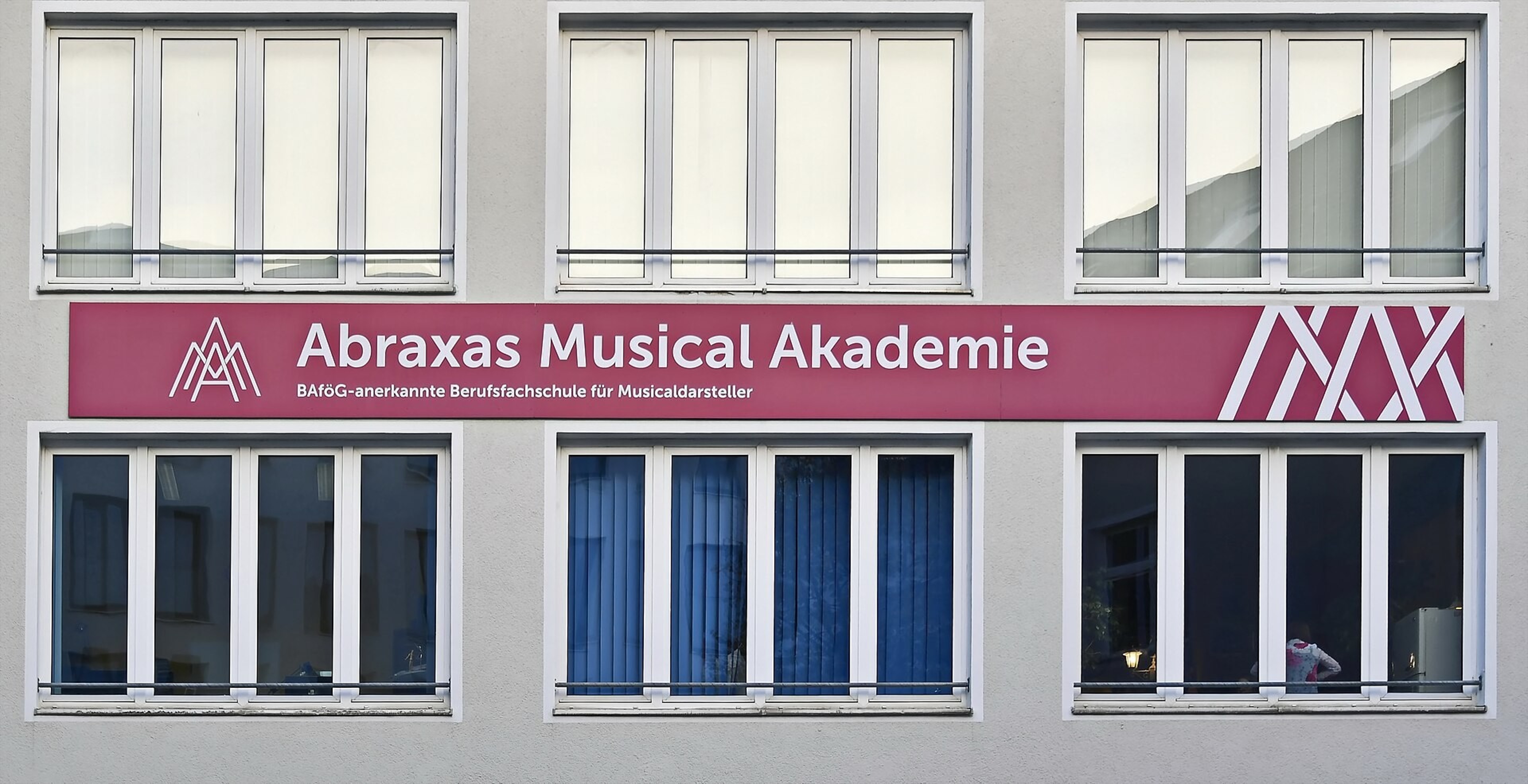 Small bright rehearsal room with Grand piano and mirror front