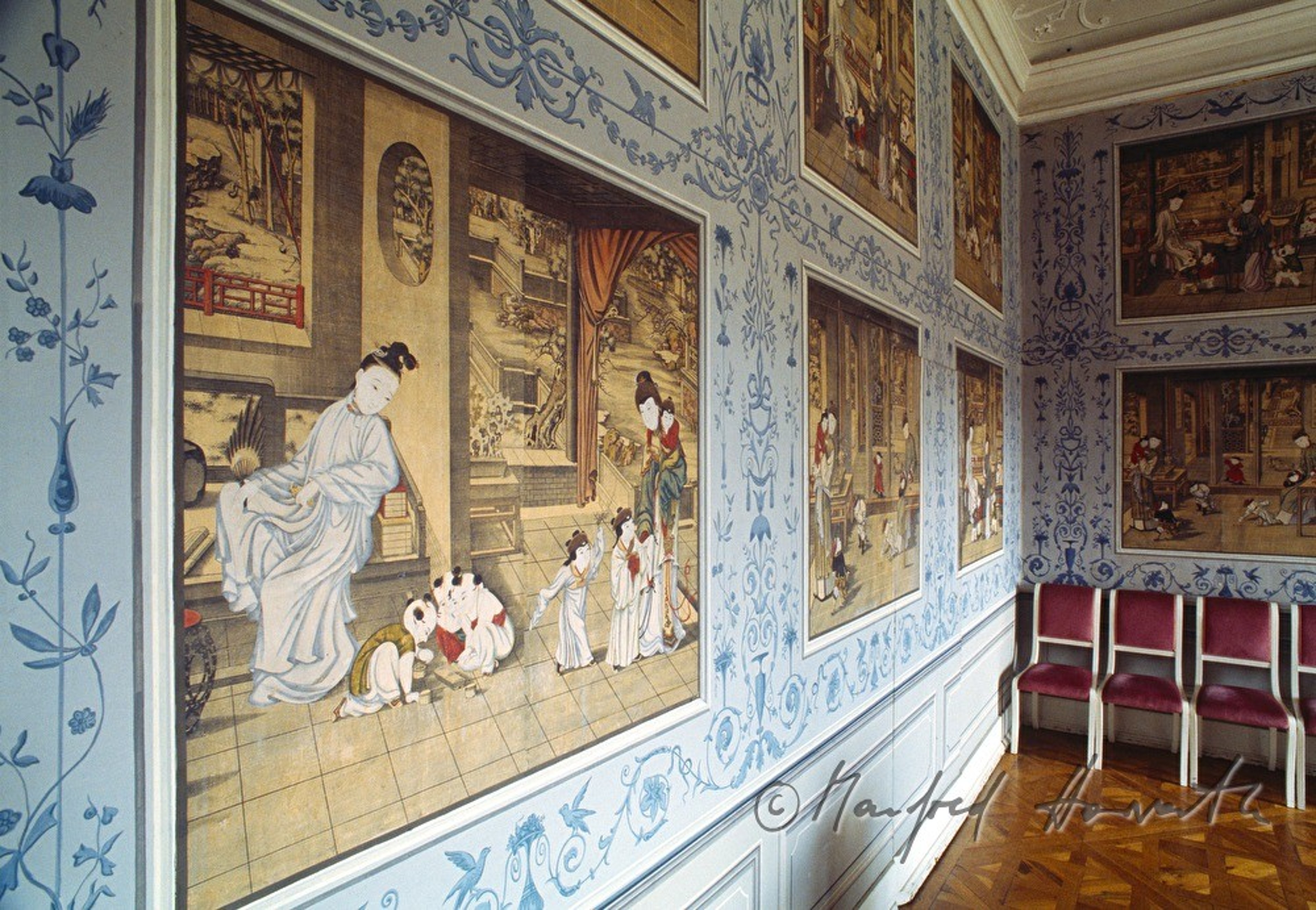 Small Chinese Salon — photo 3