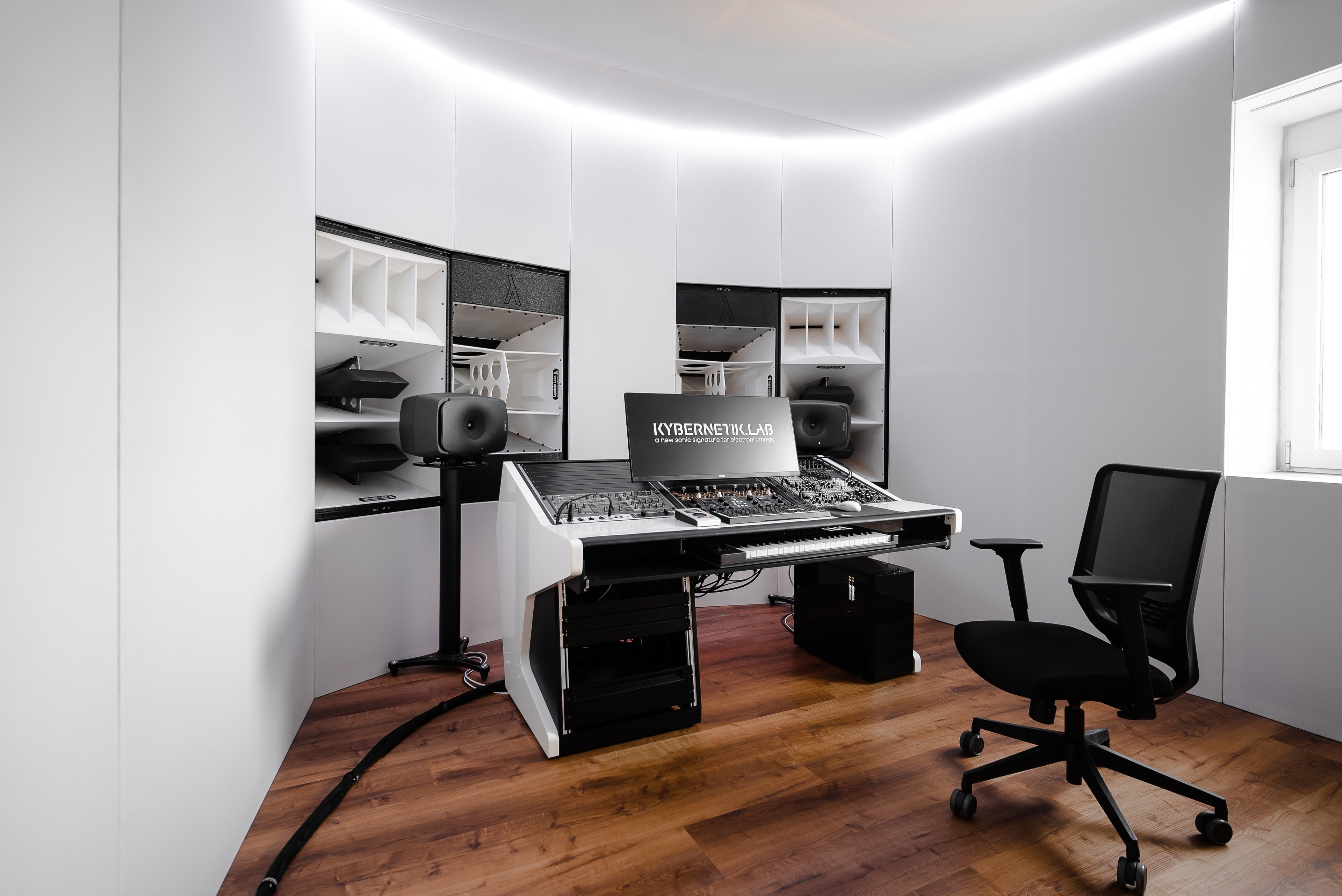 Basel QX3 Studio – DIY Electronic Production — 写真5