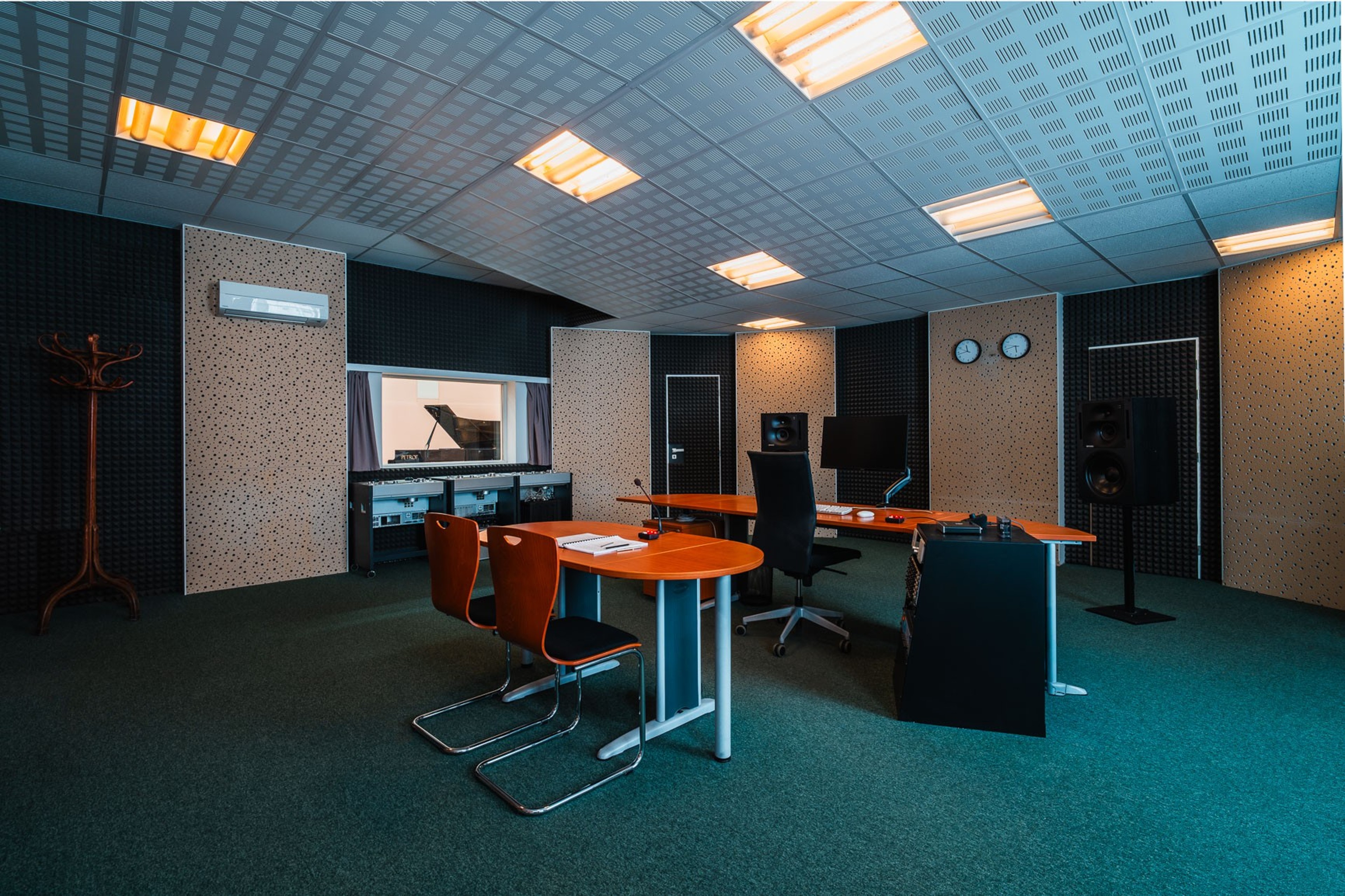 Recording Studio in Praha with GRAMMY Winning team — 写真2