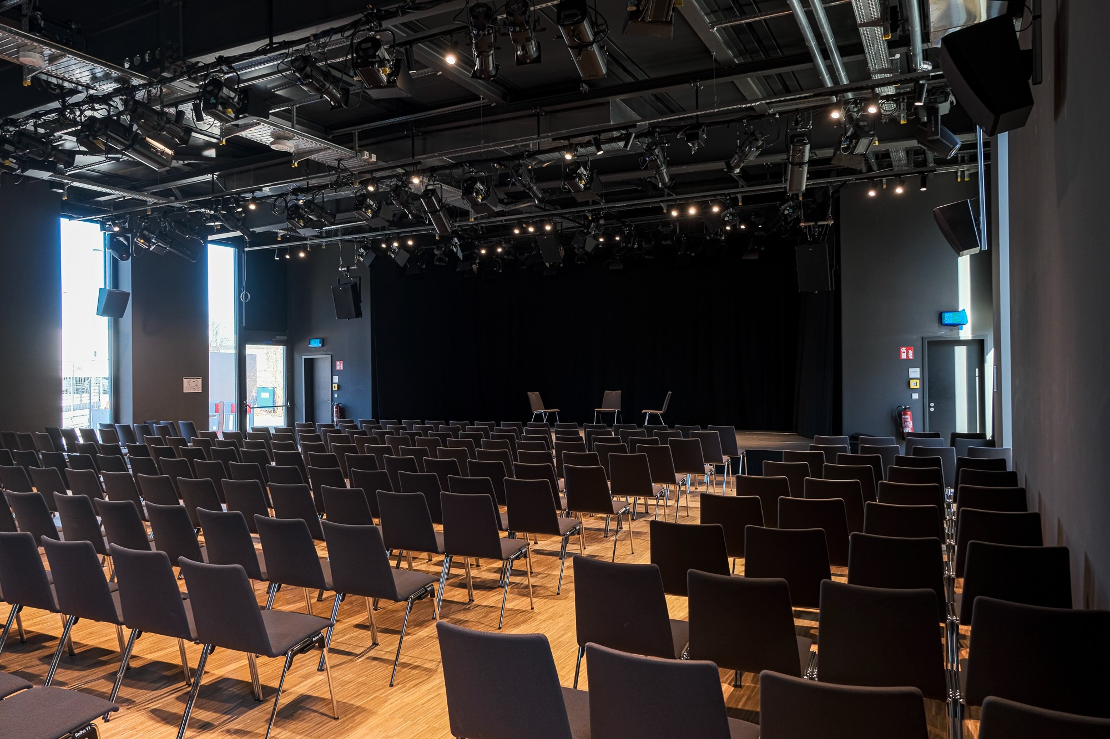 Saal X - The Signature Space