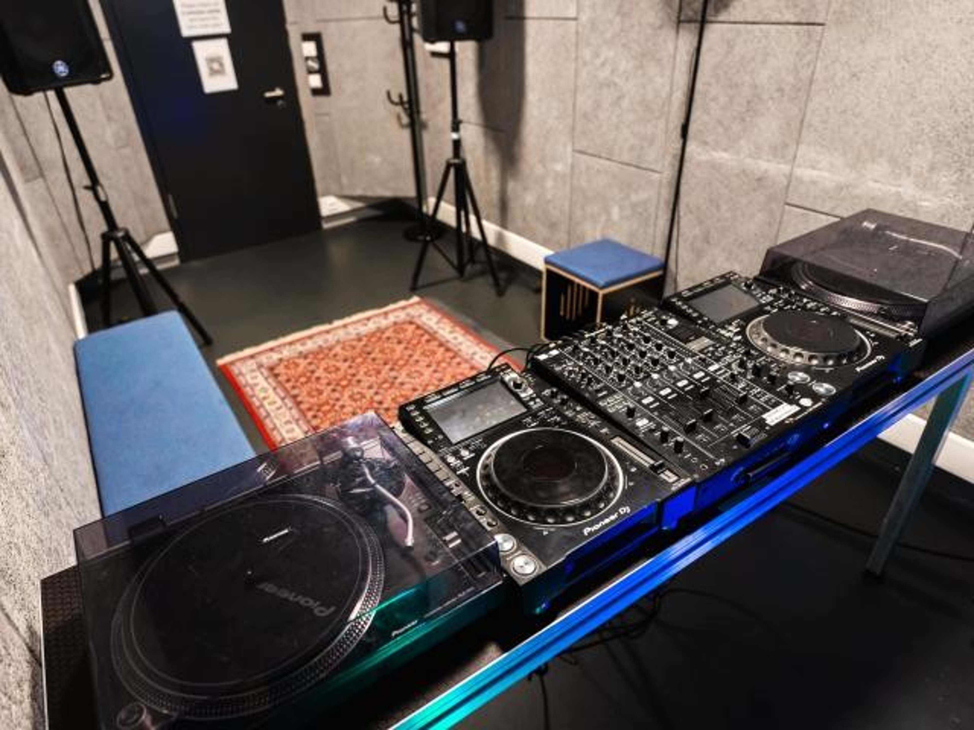 Rehearsal room DJ 2