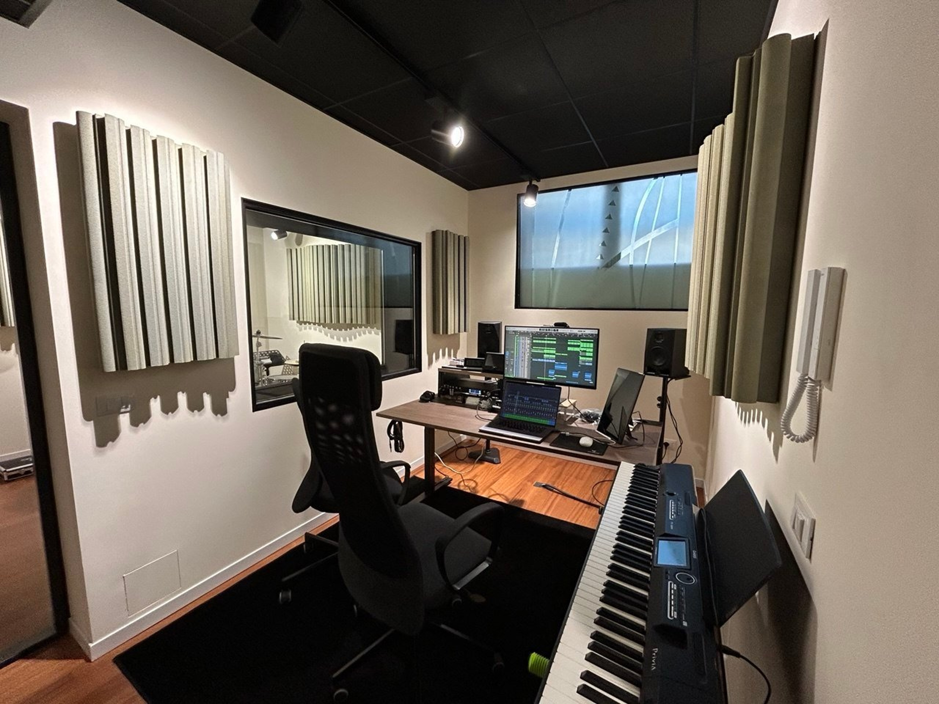 Recording Studio with three rooms in Milan, Italy. A perfect fit for producers, artists, production teams and bands. — photo 3