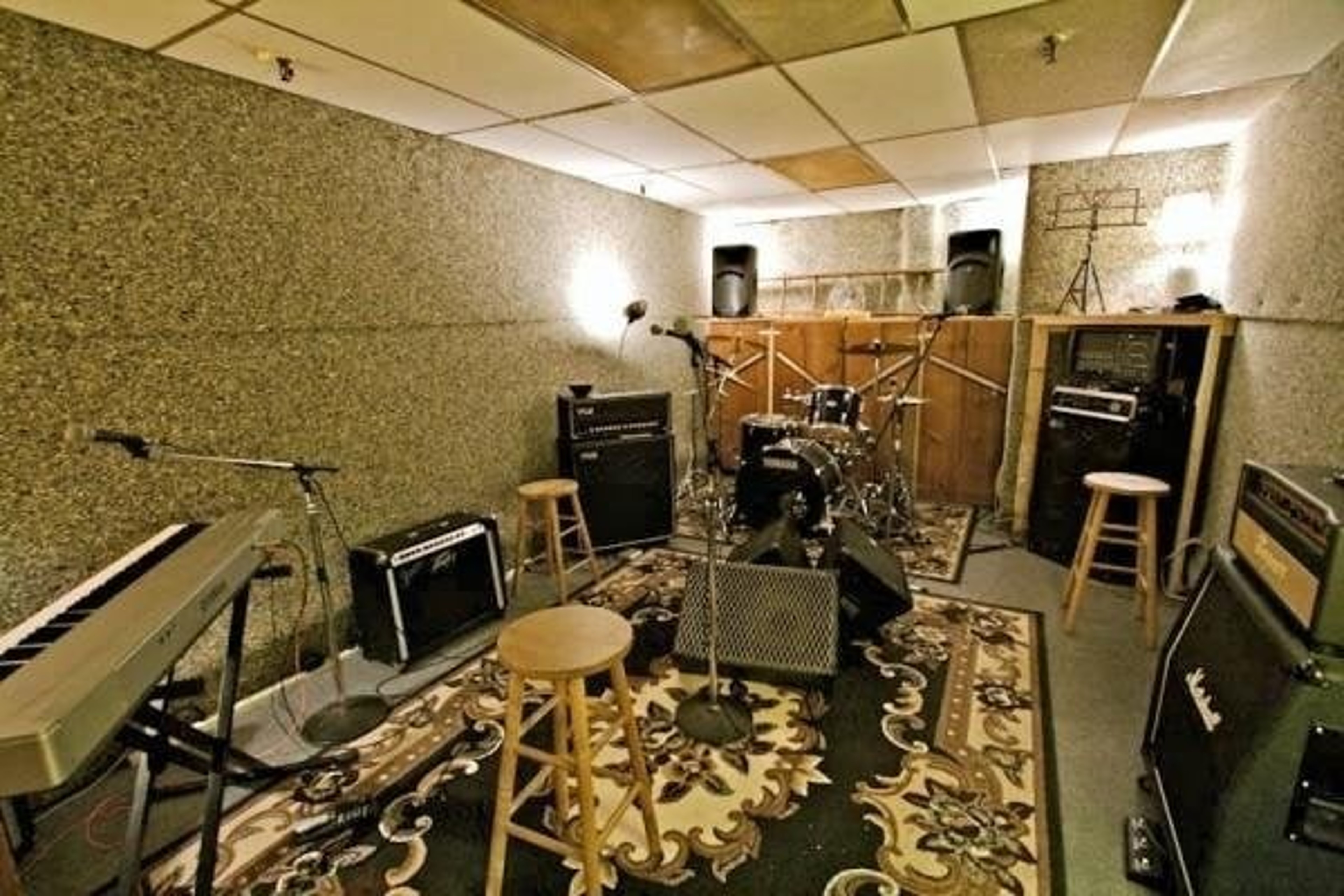 Rock Rehearsal Space in Former Pfizer Chemical Headquarters