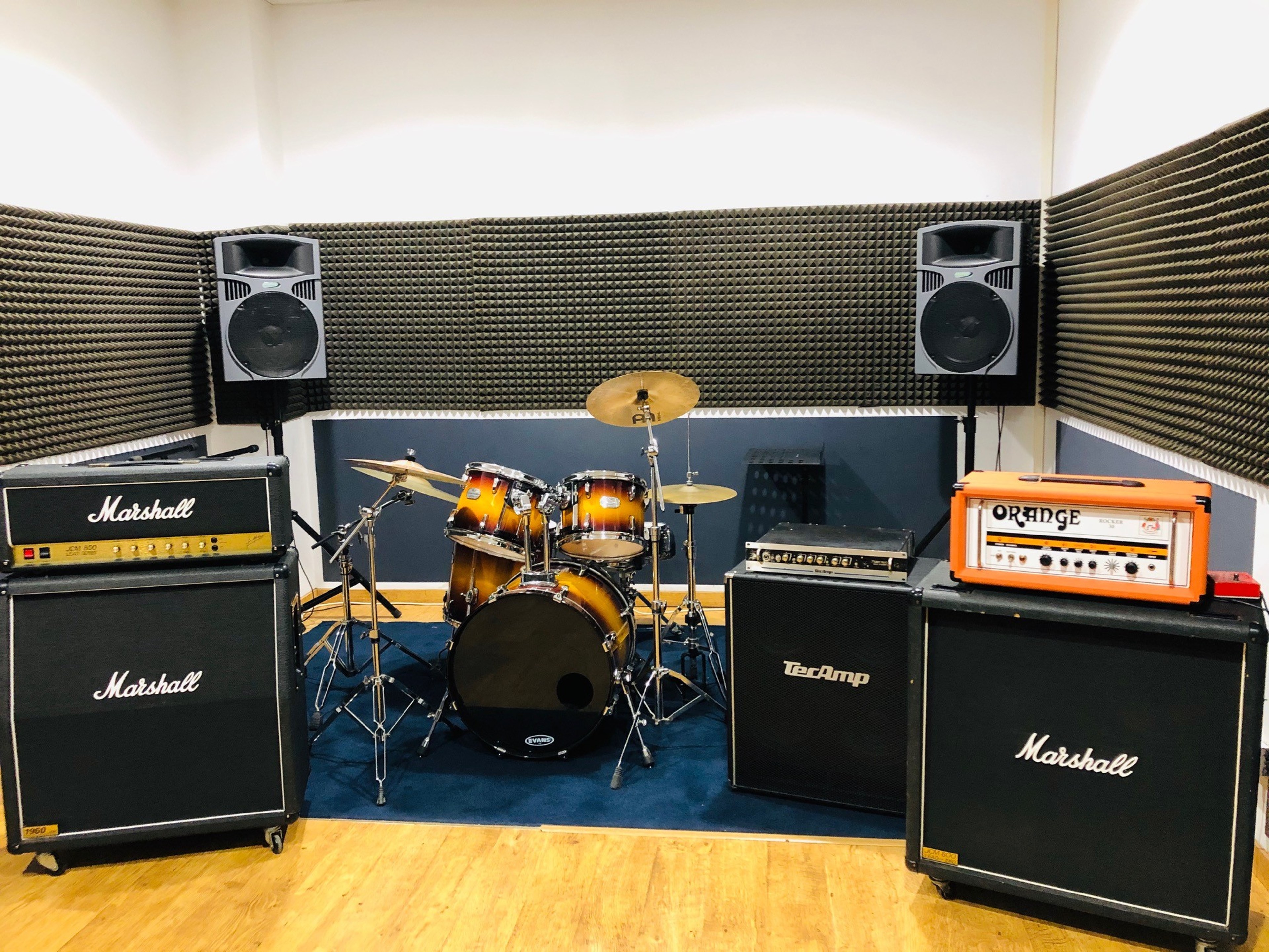 MOOD FACTORY ROOM 2