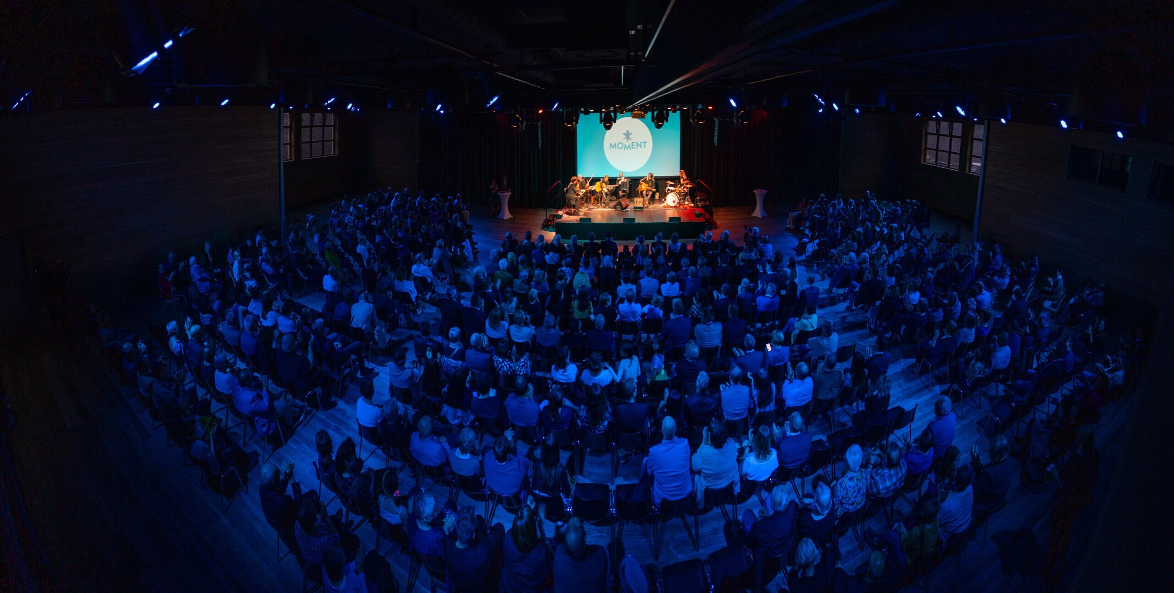 MOMENT - großer Saal
