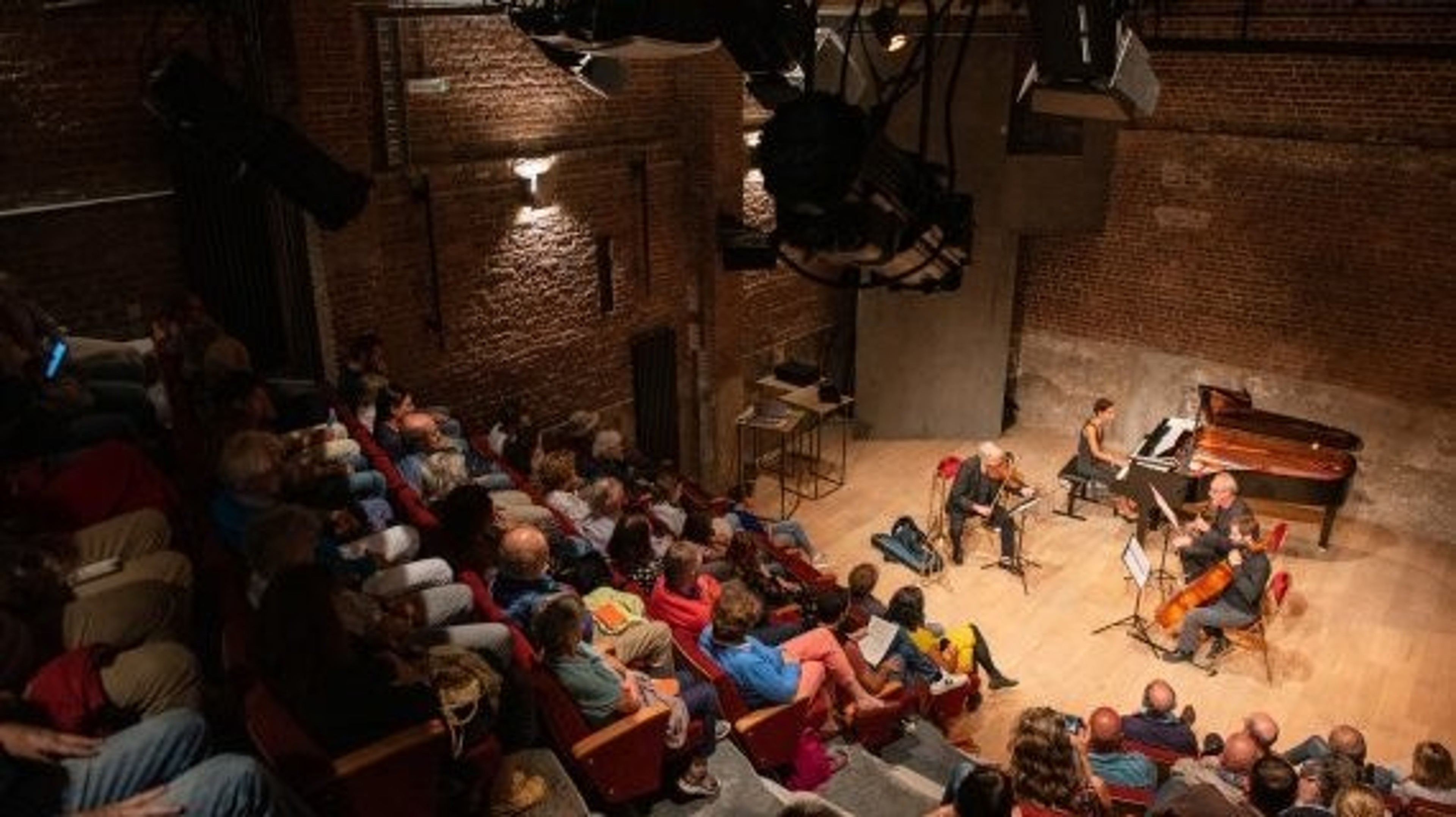 Boudoir - Intimate Theater Space — foto 2