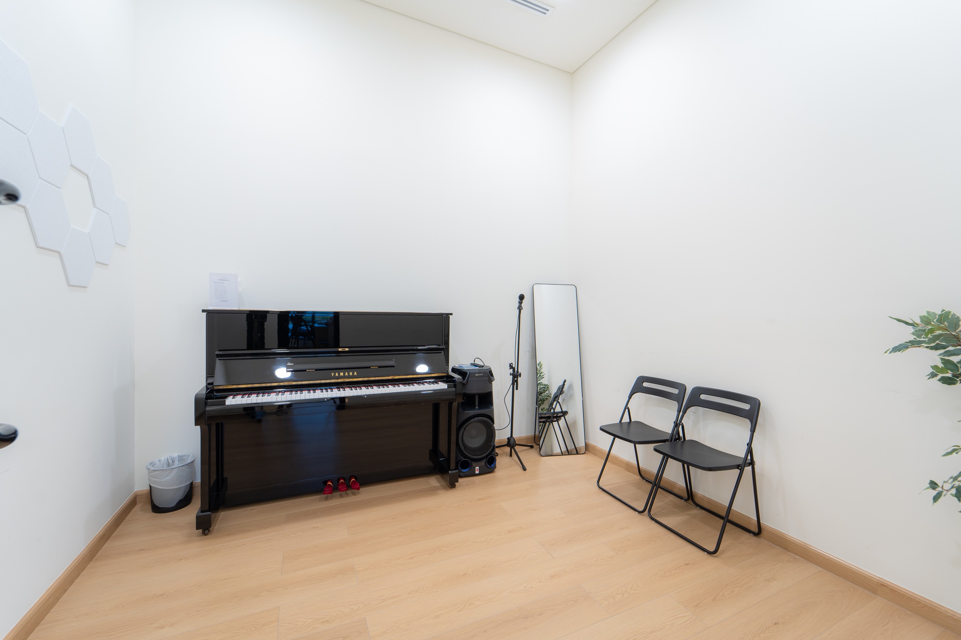 Fournotes Room C3