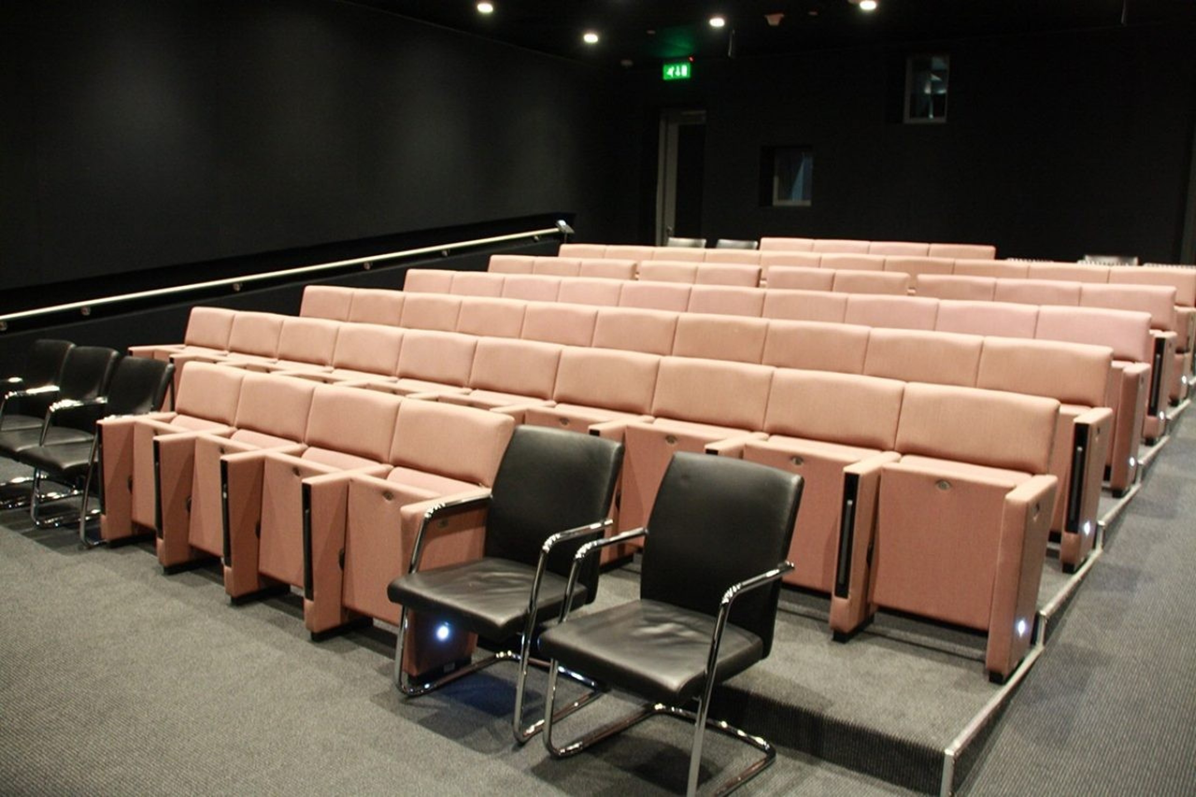 Film Screening Room — 写真2