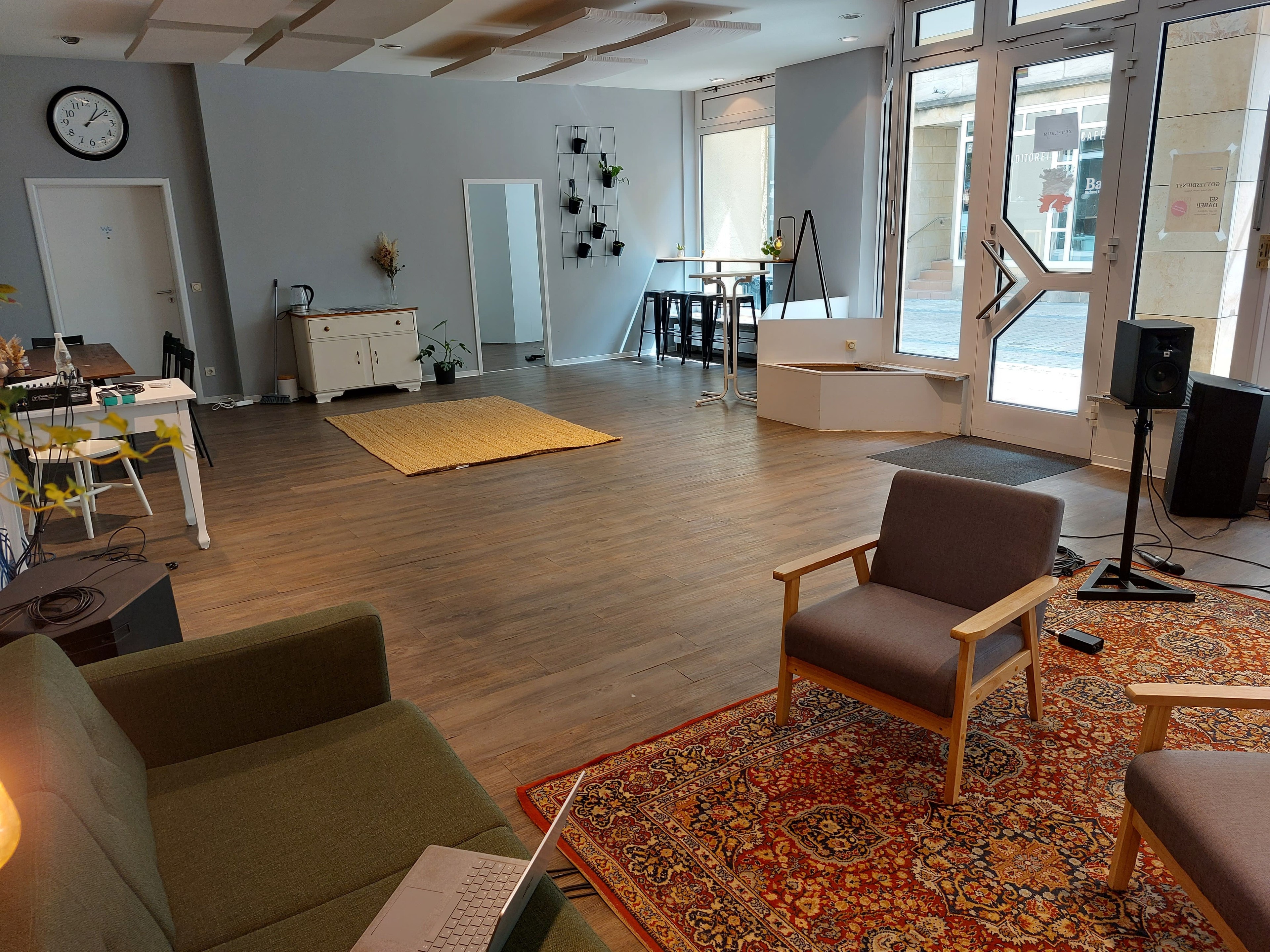 Modern Rehearsal & Workshop Space "ZEIT+RAUM"