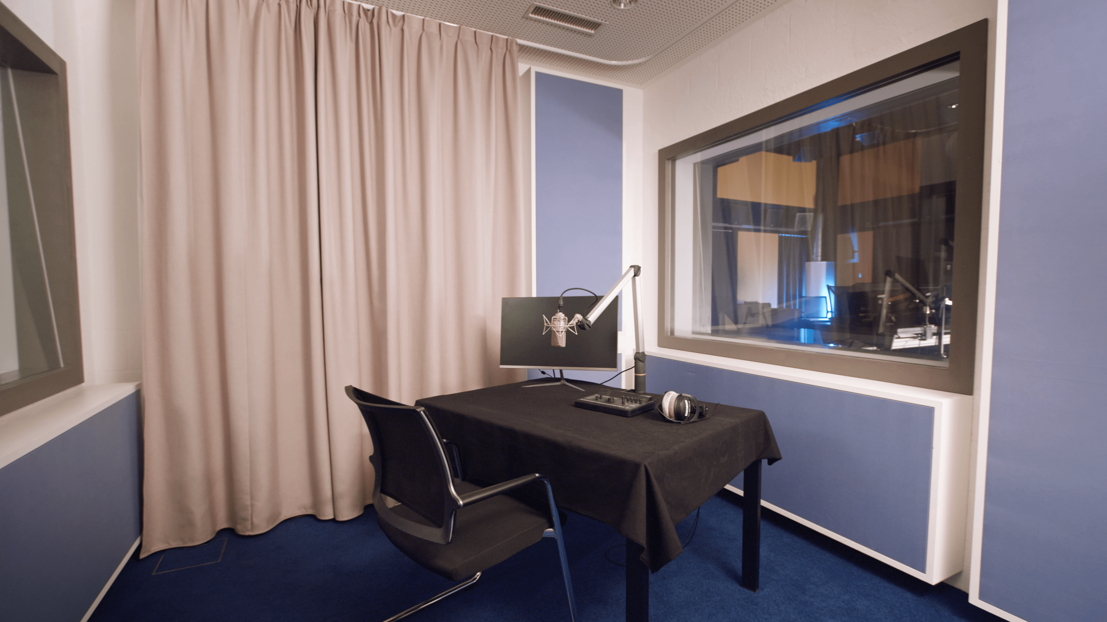 Live Room 2 – Big Recording Booth — 写真2