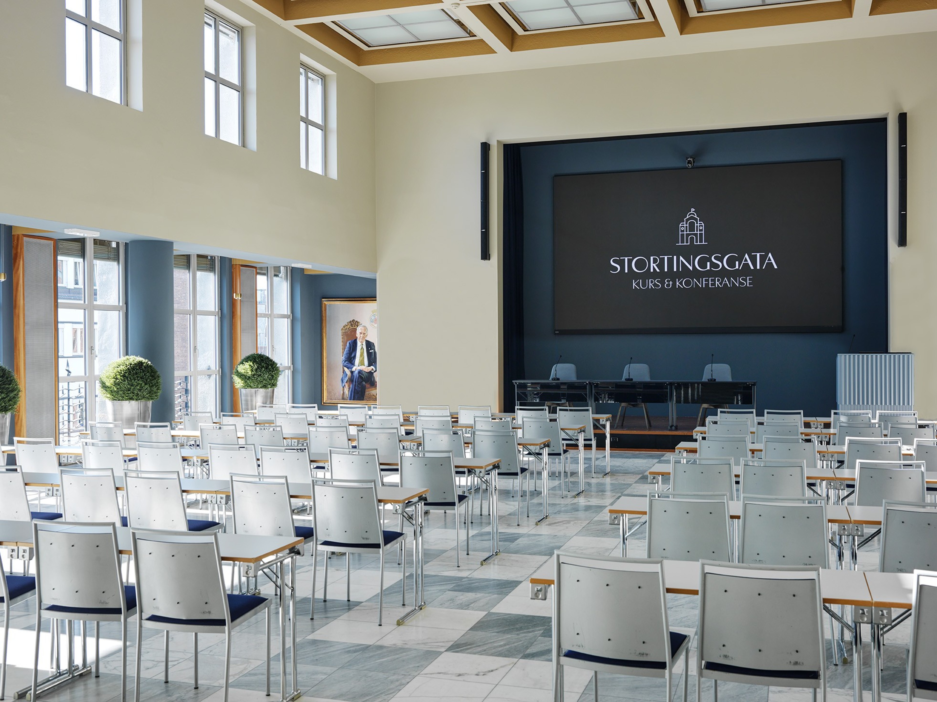Rådhusplassen - The High Ceiling Conference Room