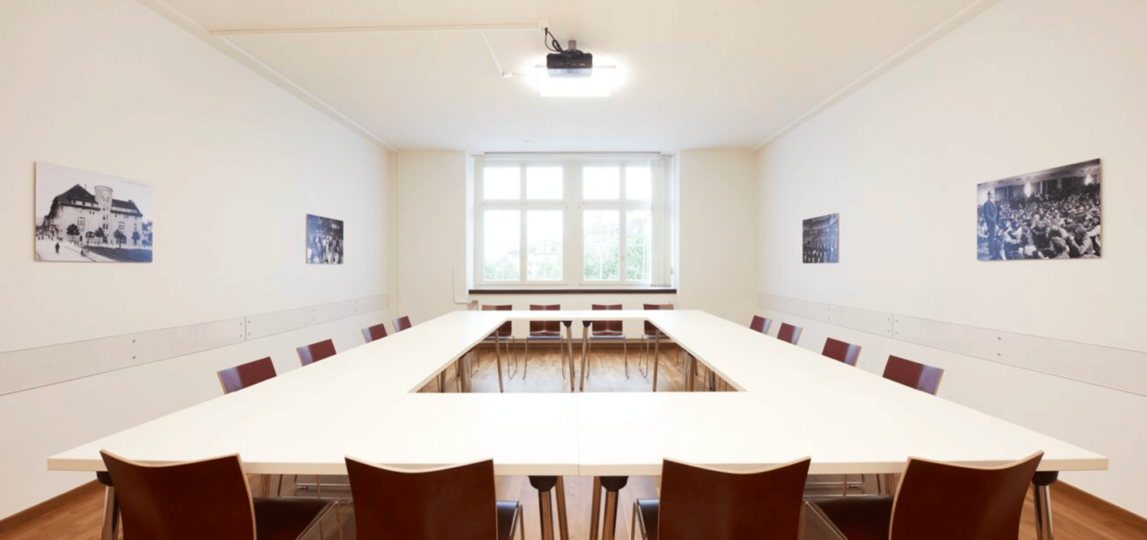 SITZUNGS ZIMMER 20 - Volkshaus Zurich