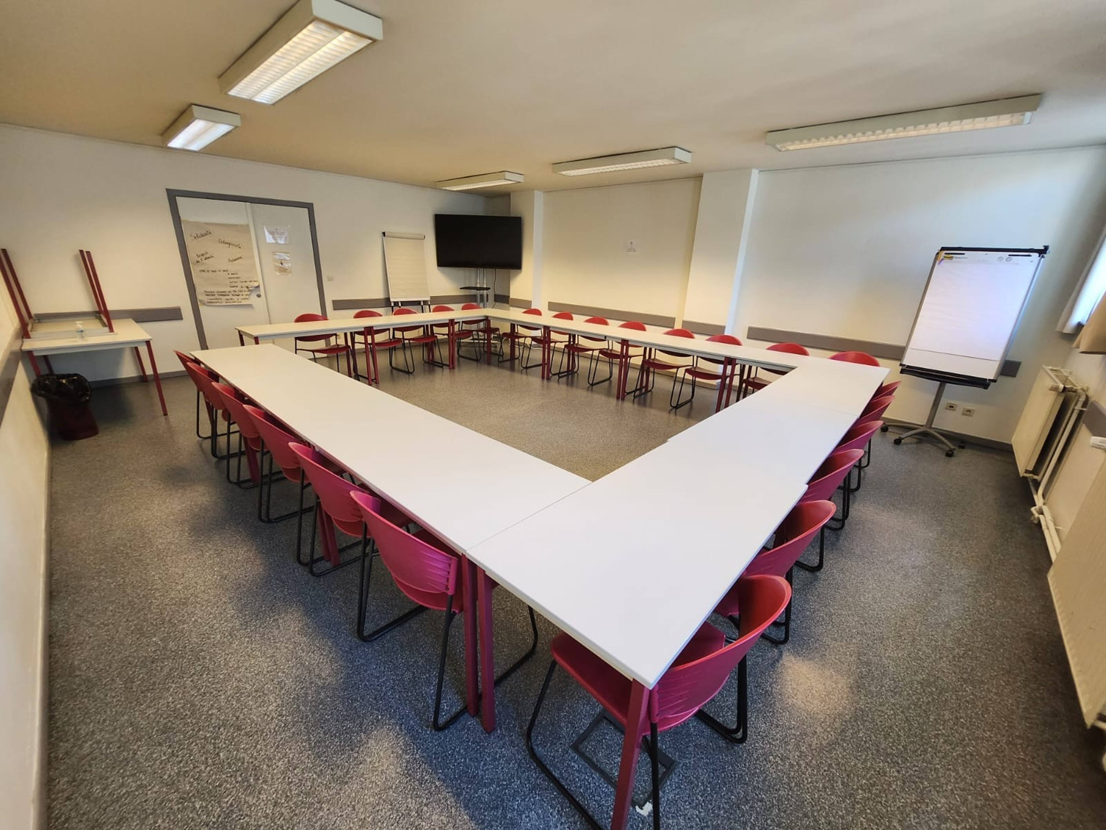 SIMONE DE BEAUVOIR: Lecture Room — 写真2