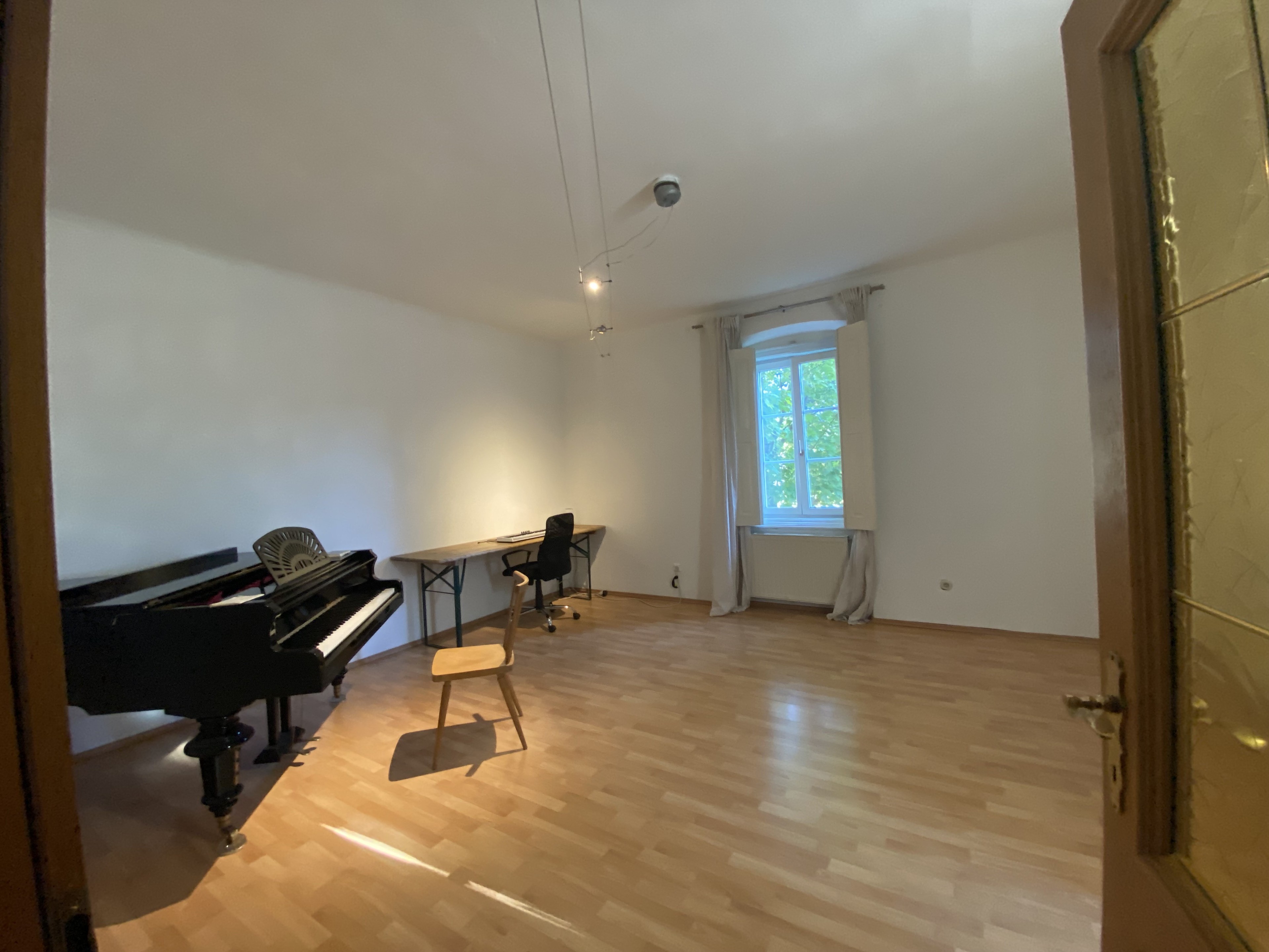 Grand Piano close 20 min. from Vienna Opera House