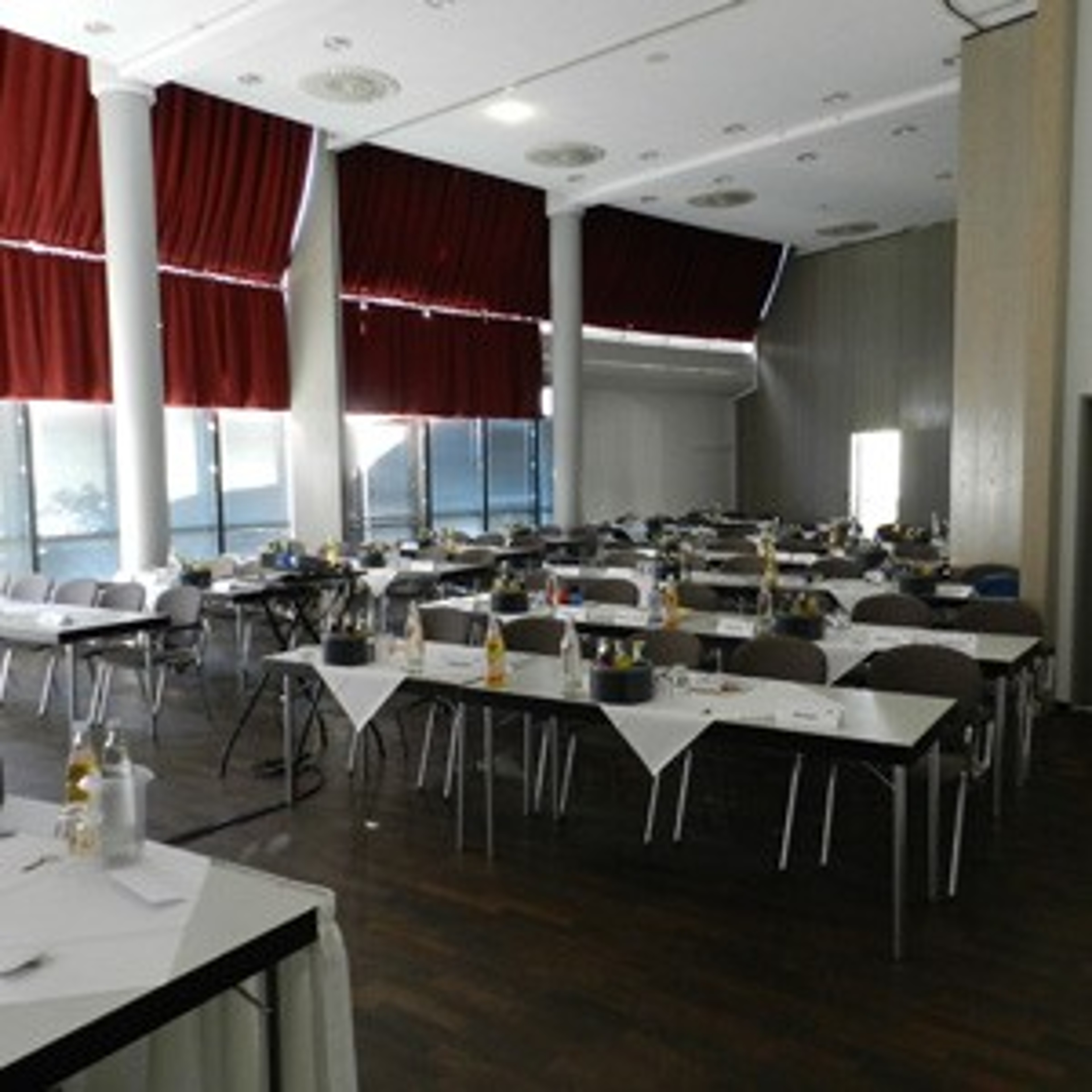 Small Hall — 写真2