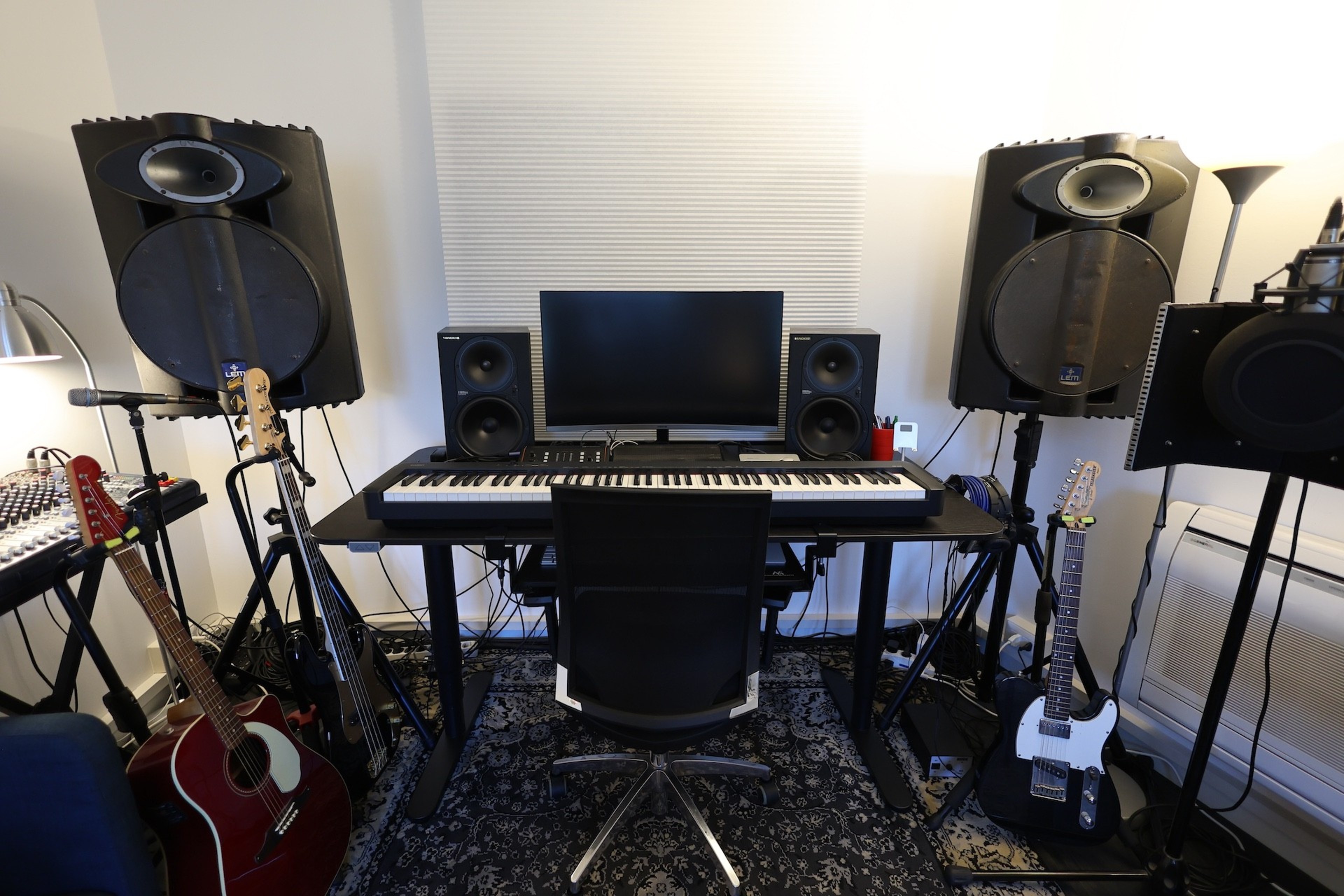 Production Room in Milan, with bed and parking