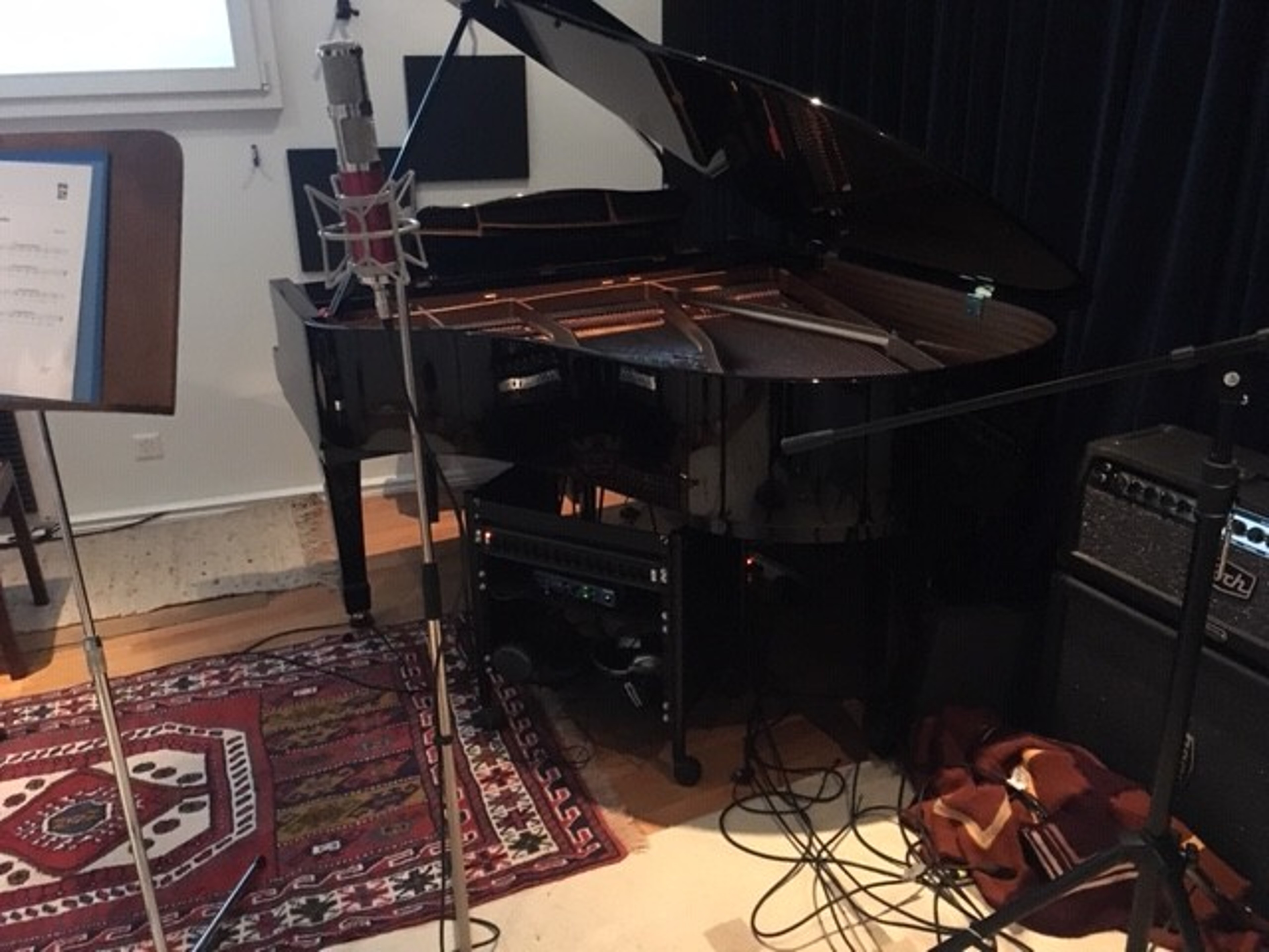 Grand piano in a perfect location with parking — photo 2