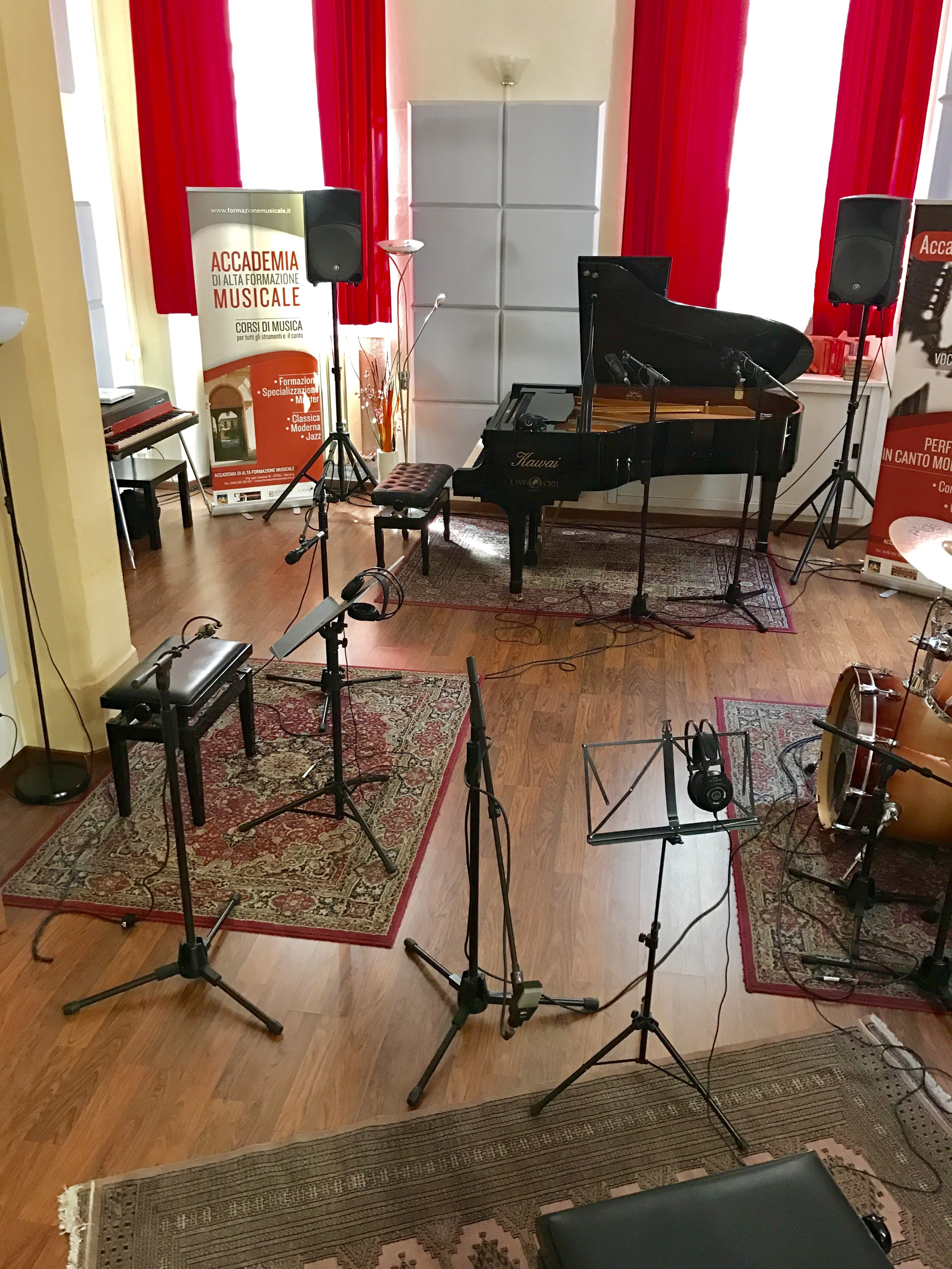 Kawai Grand Piano in a big studio — 写真3