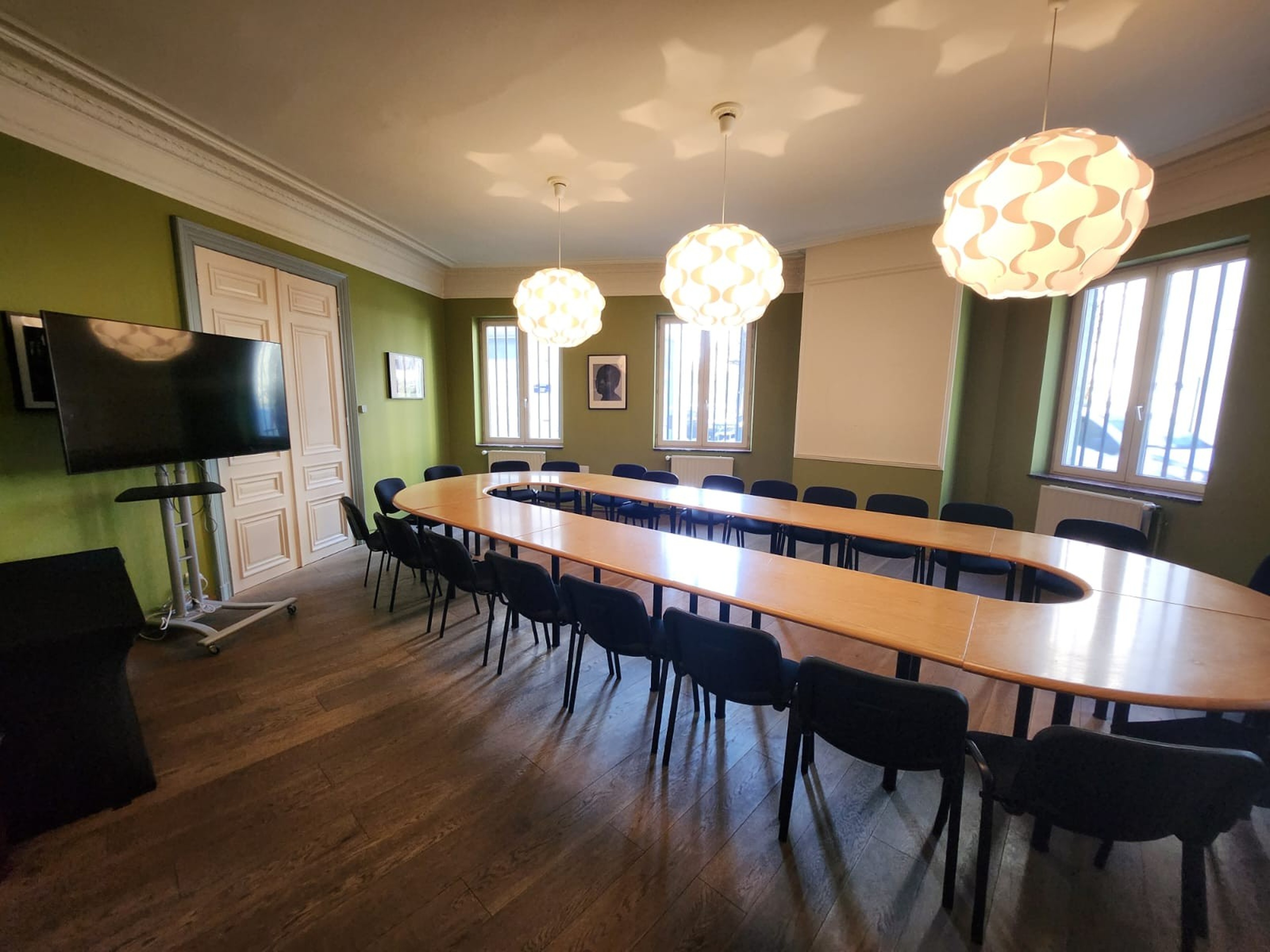 IRÈNE KAUFER: Board Room