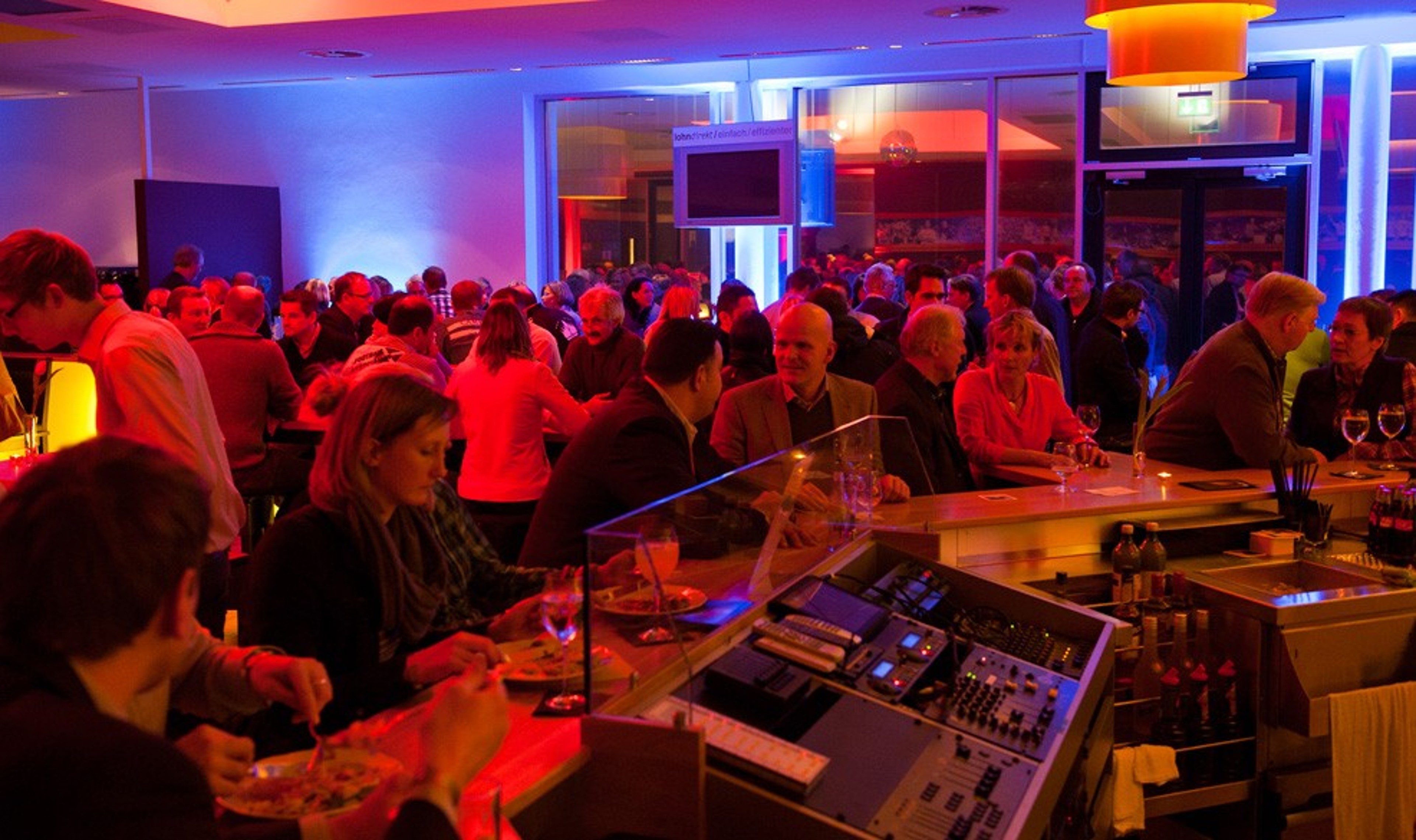 Club Lounge — photo 2