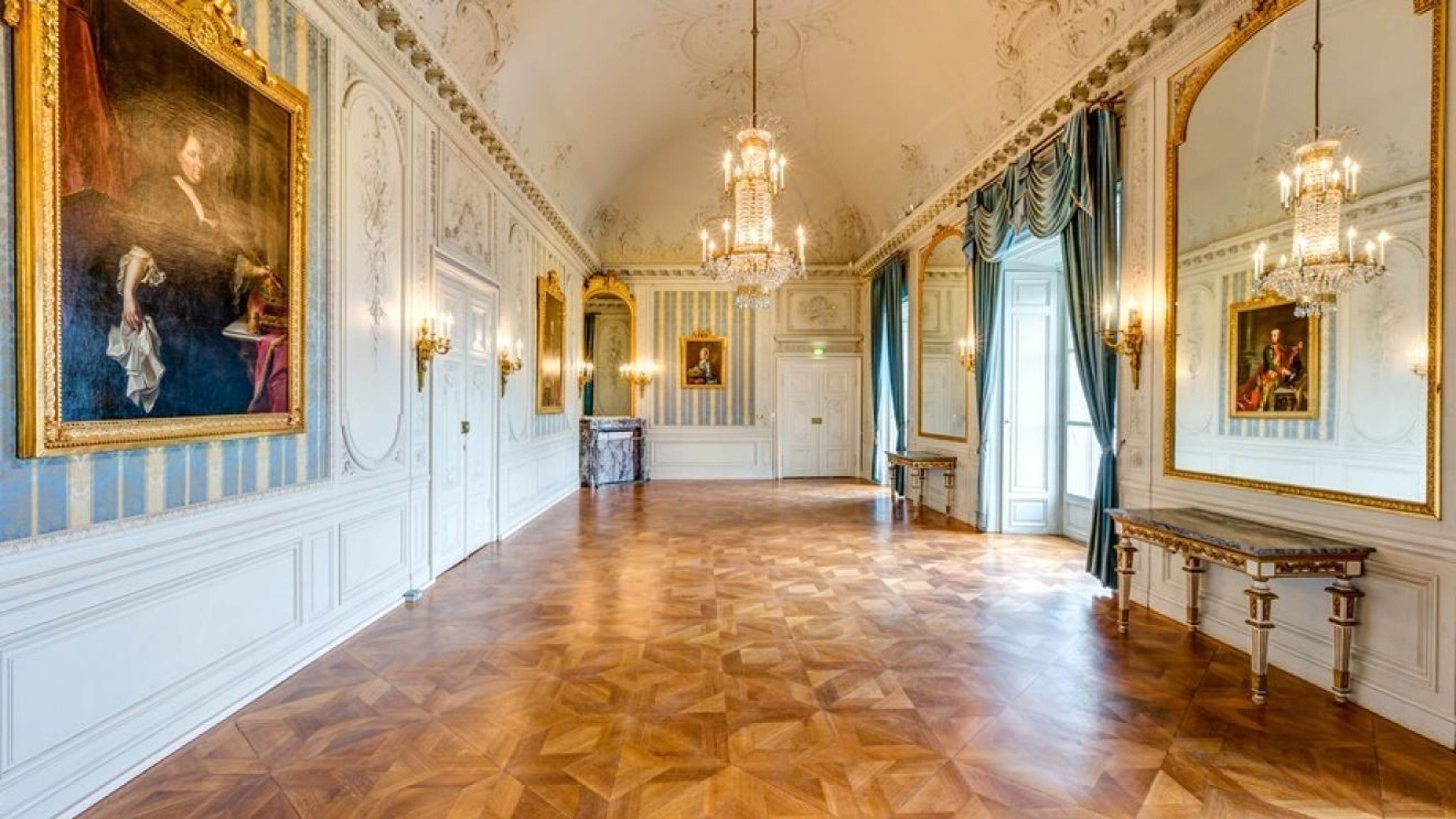 Mirror Hall — photo 2