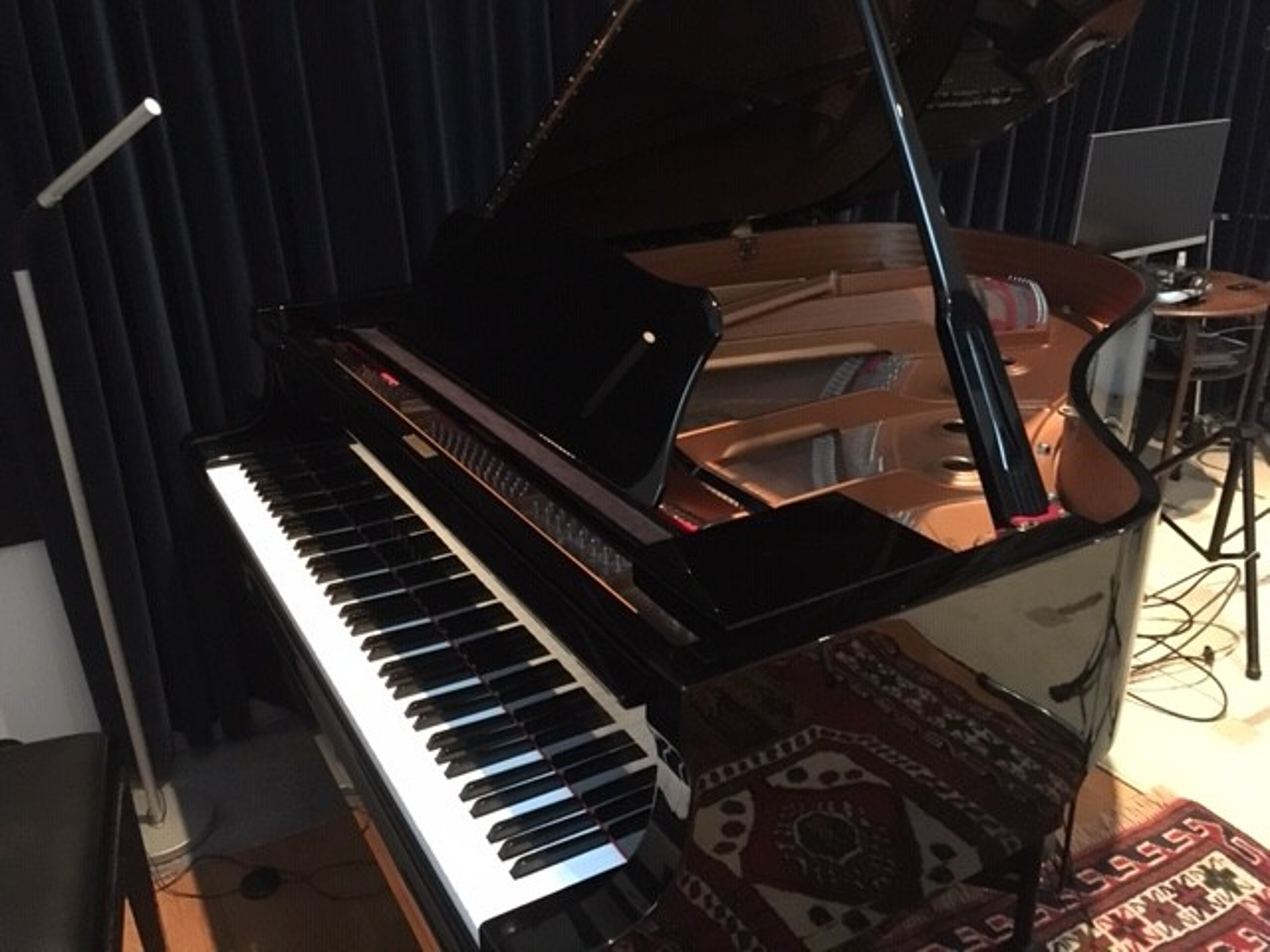 Grand piano in a perfect location with parking — photo 4