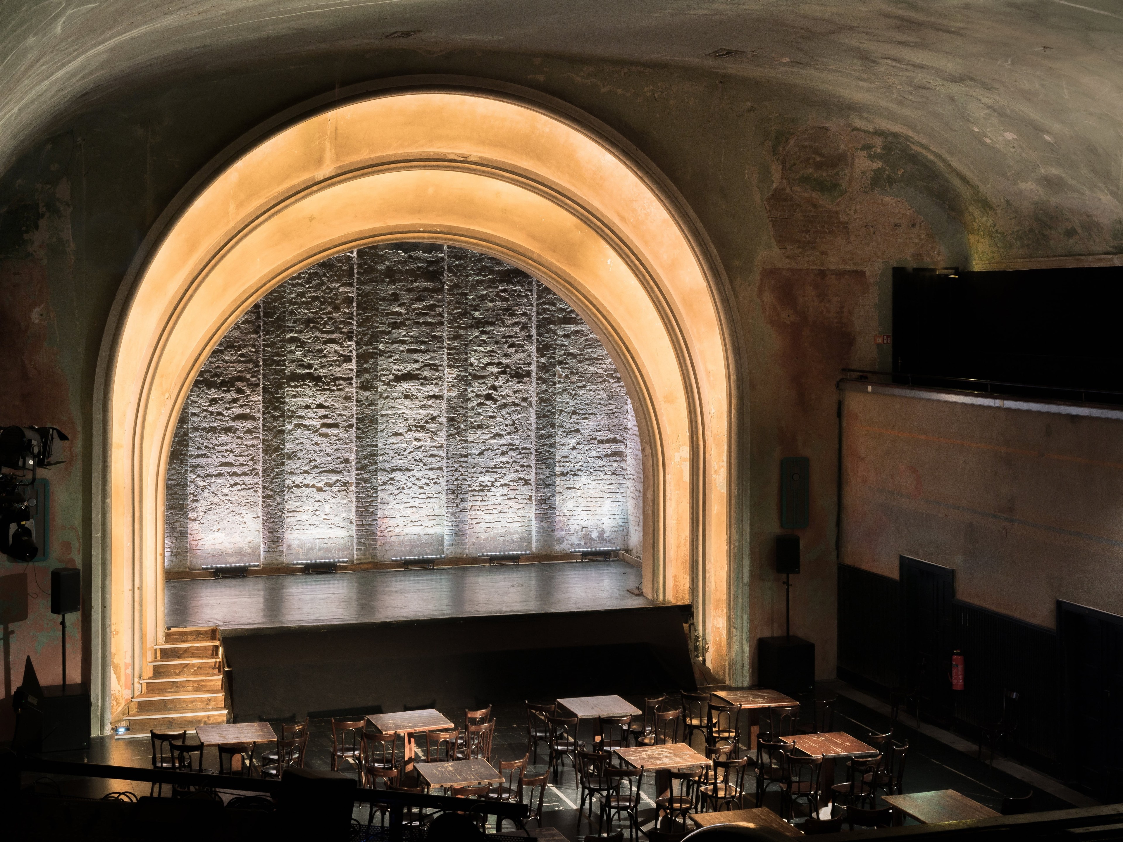 1920s Berlin Theater — photo 2