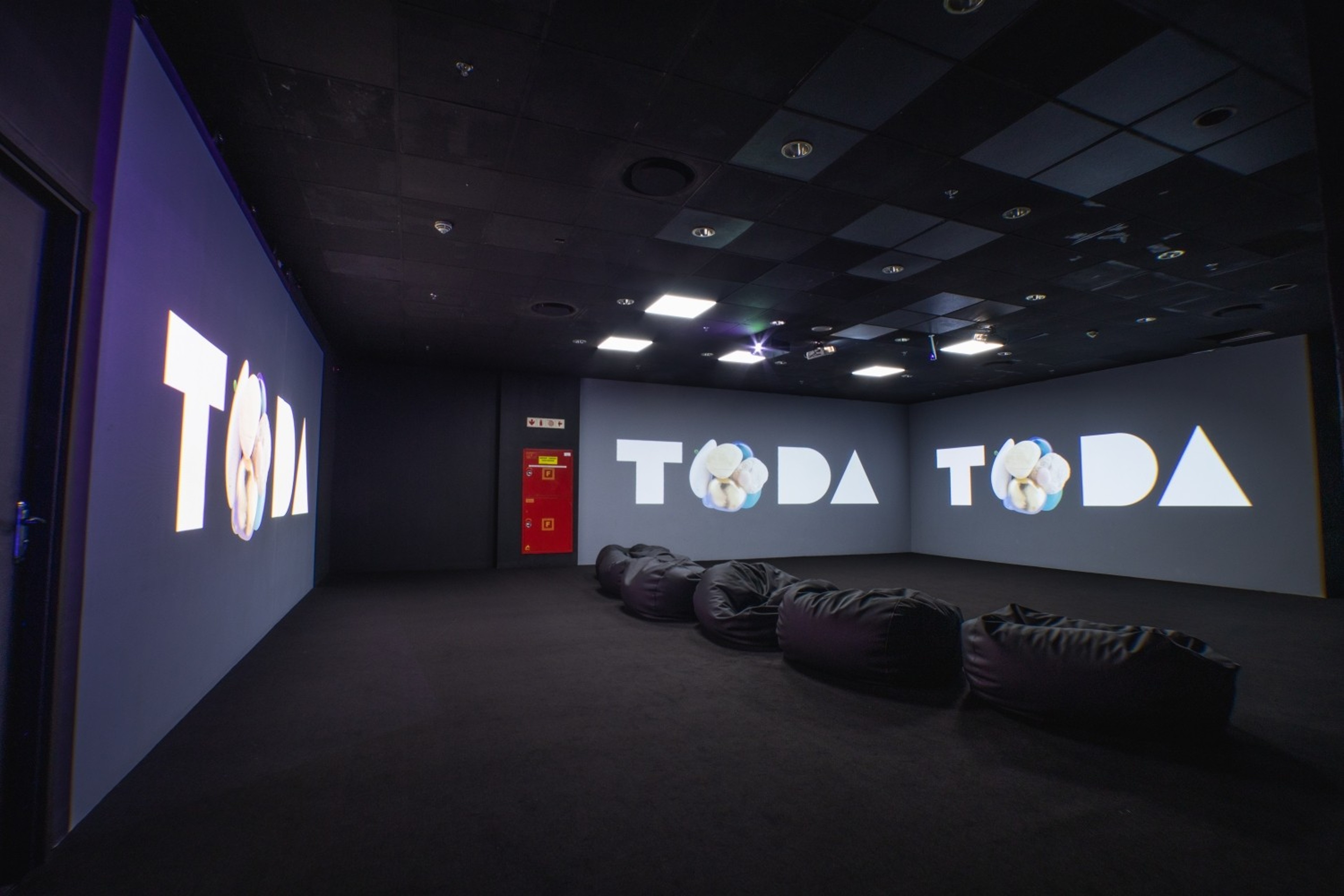 Immersive Interactive Room — 写真2