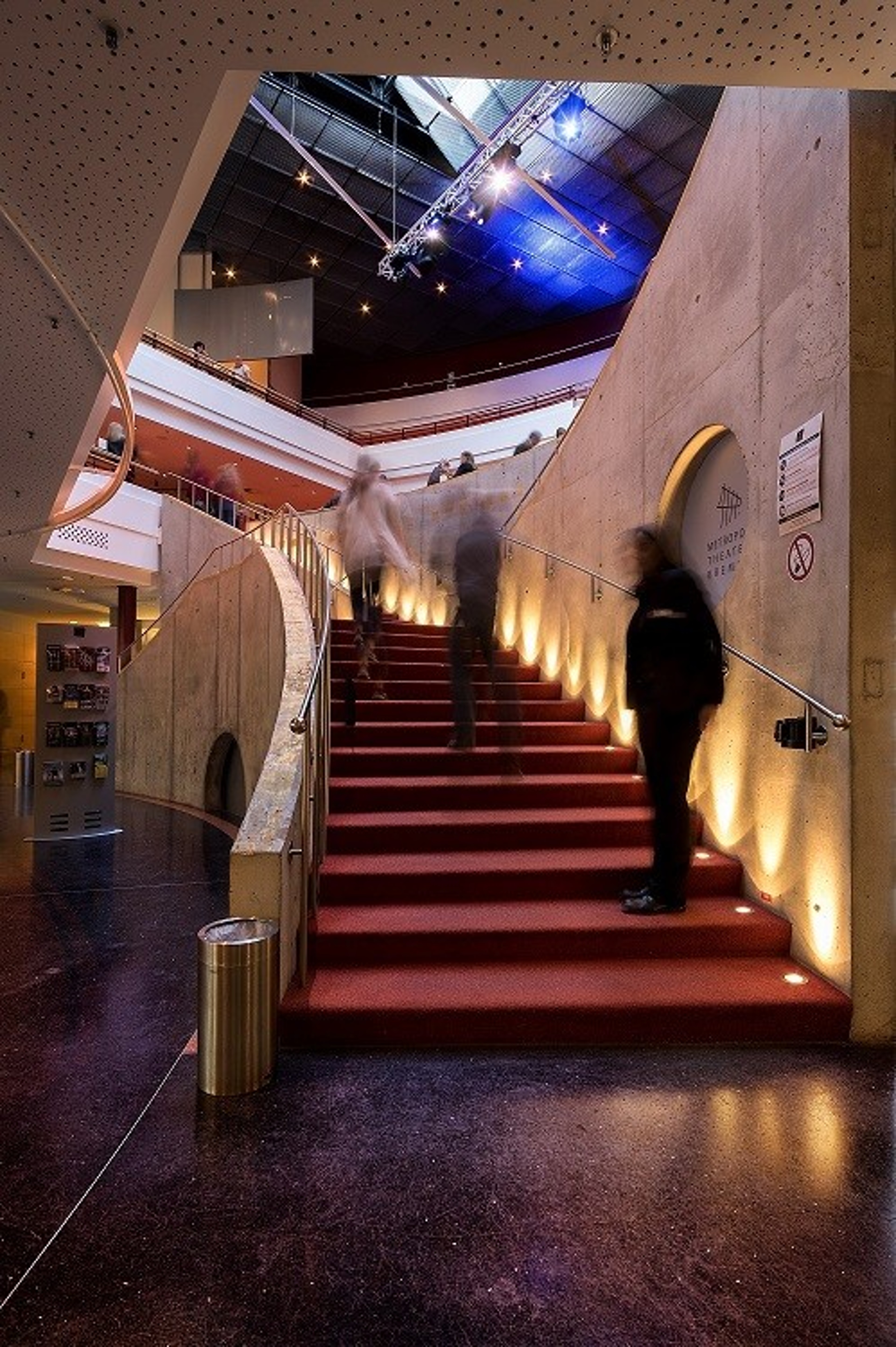 Elegant Foyer — photo 3