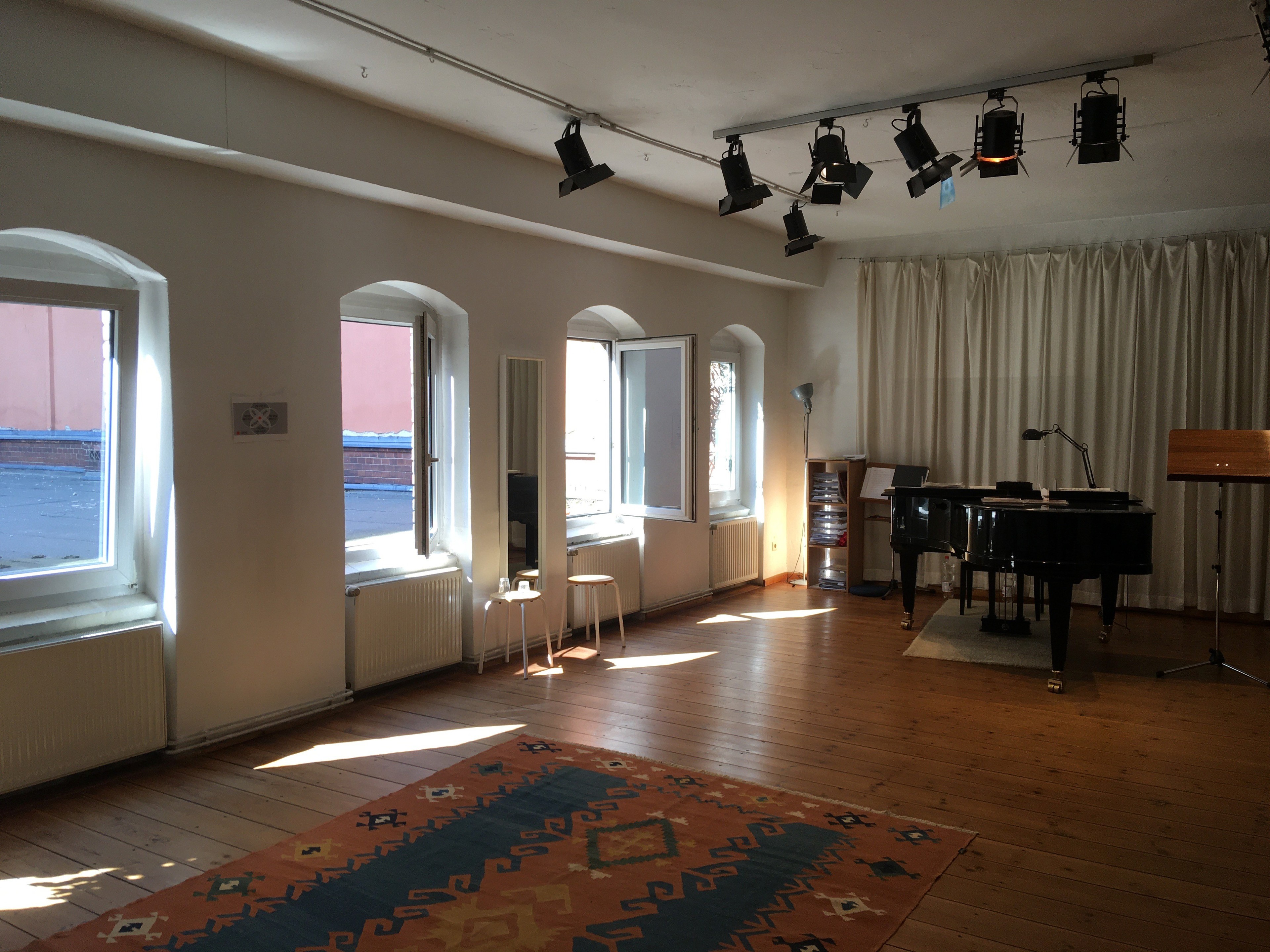 Studio mit Holzfussboden in Charlottenburg. Akustisch optimiert.Hervorragend für Sänger/innen — 写真2