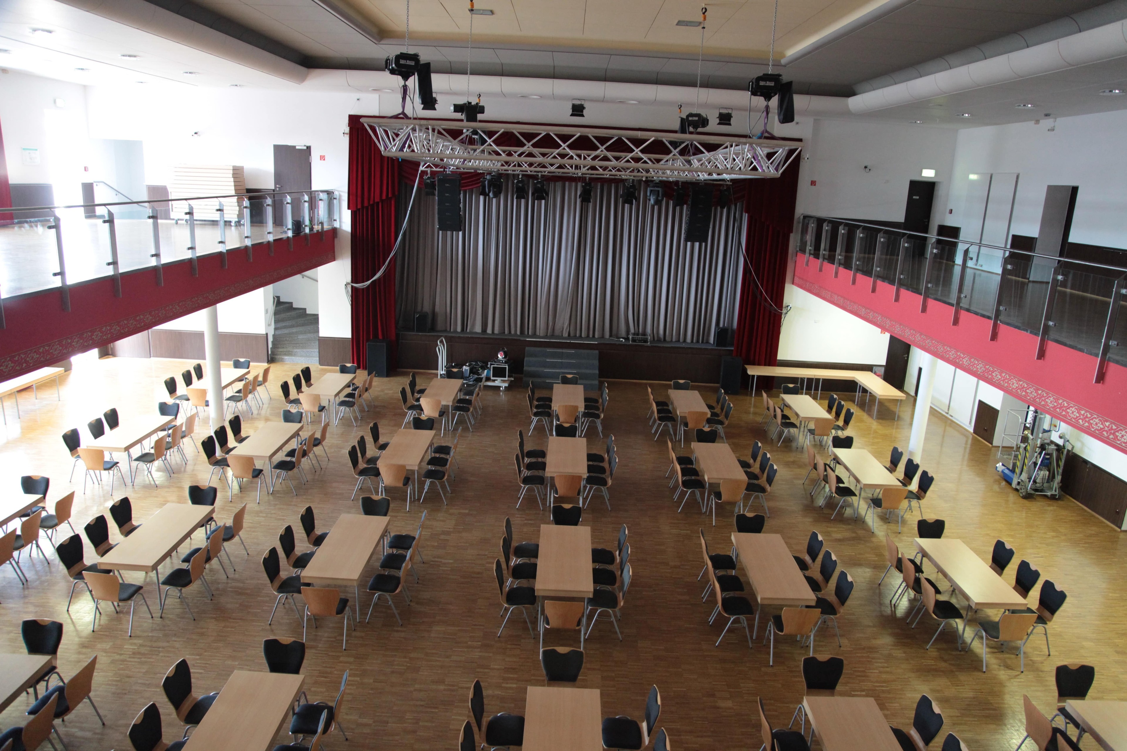 Large Hall — photo 3