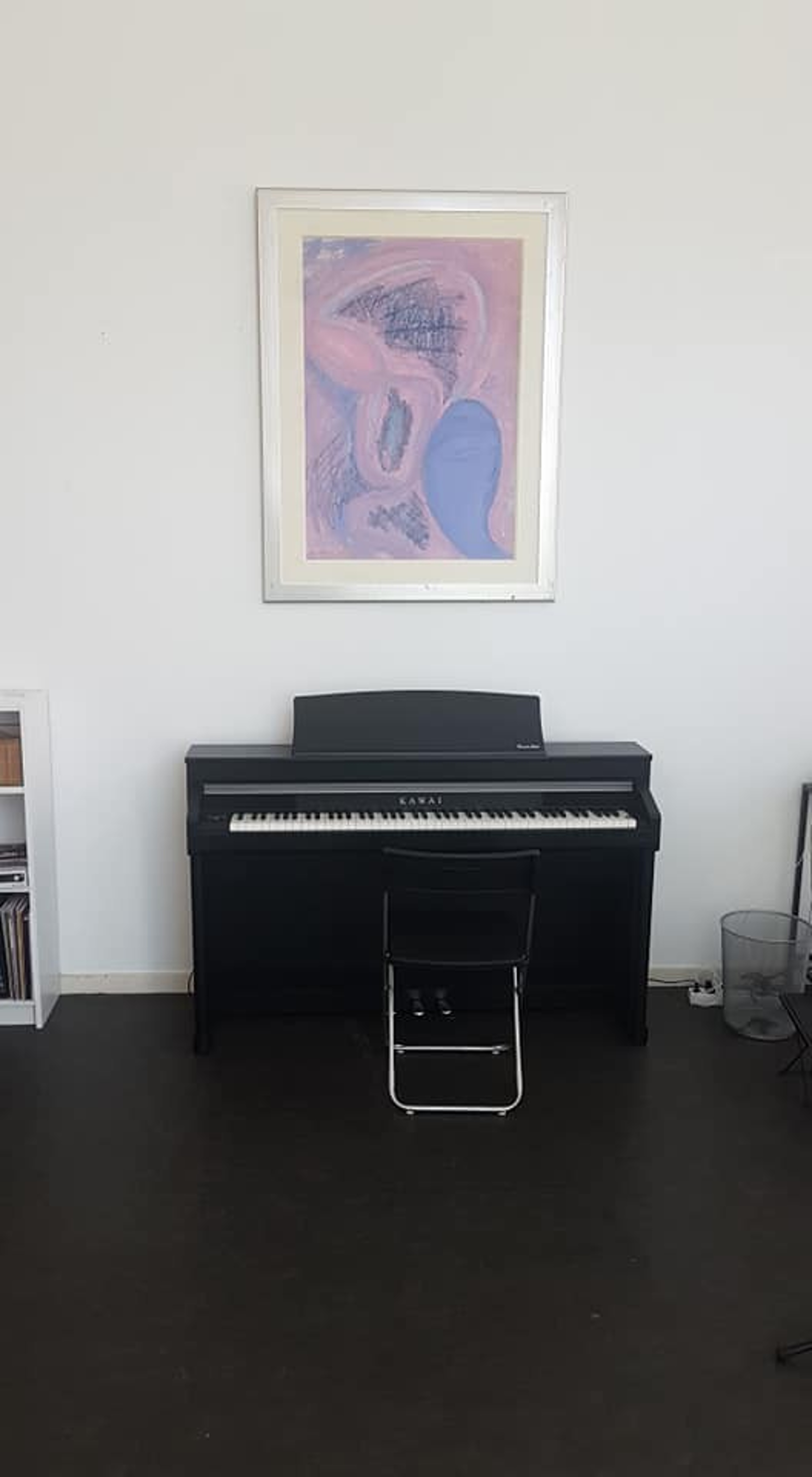 Bright sunny room with great acoustics and piano — photo 3