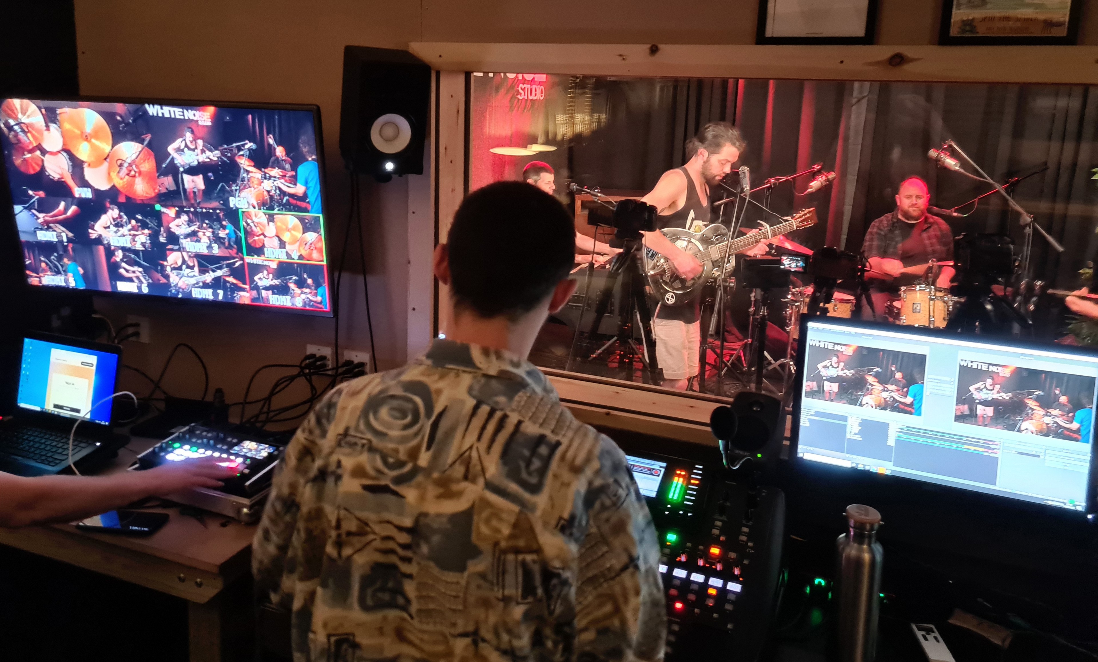 White Noise Rehearsal & Recording Studios — foto 3