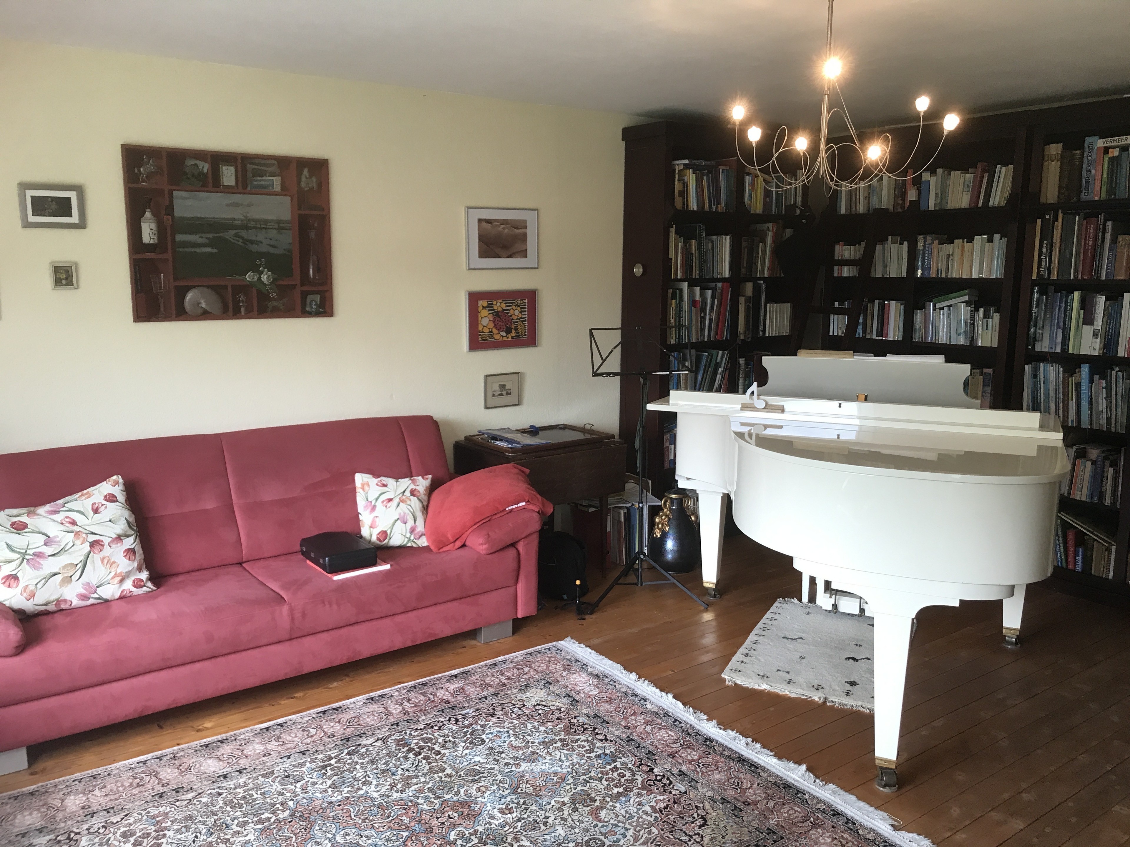 Great space, grand piano!