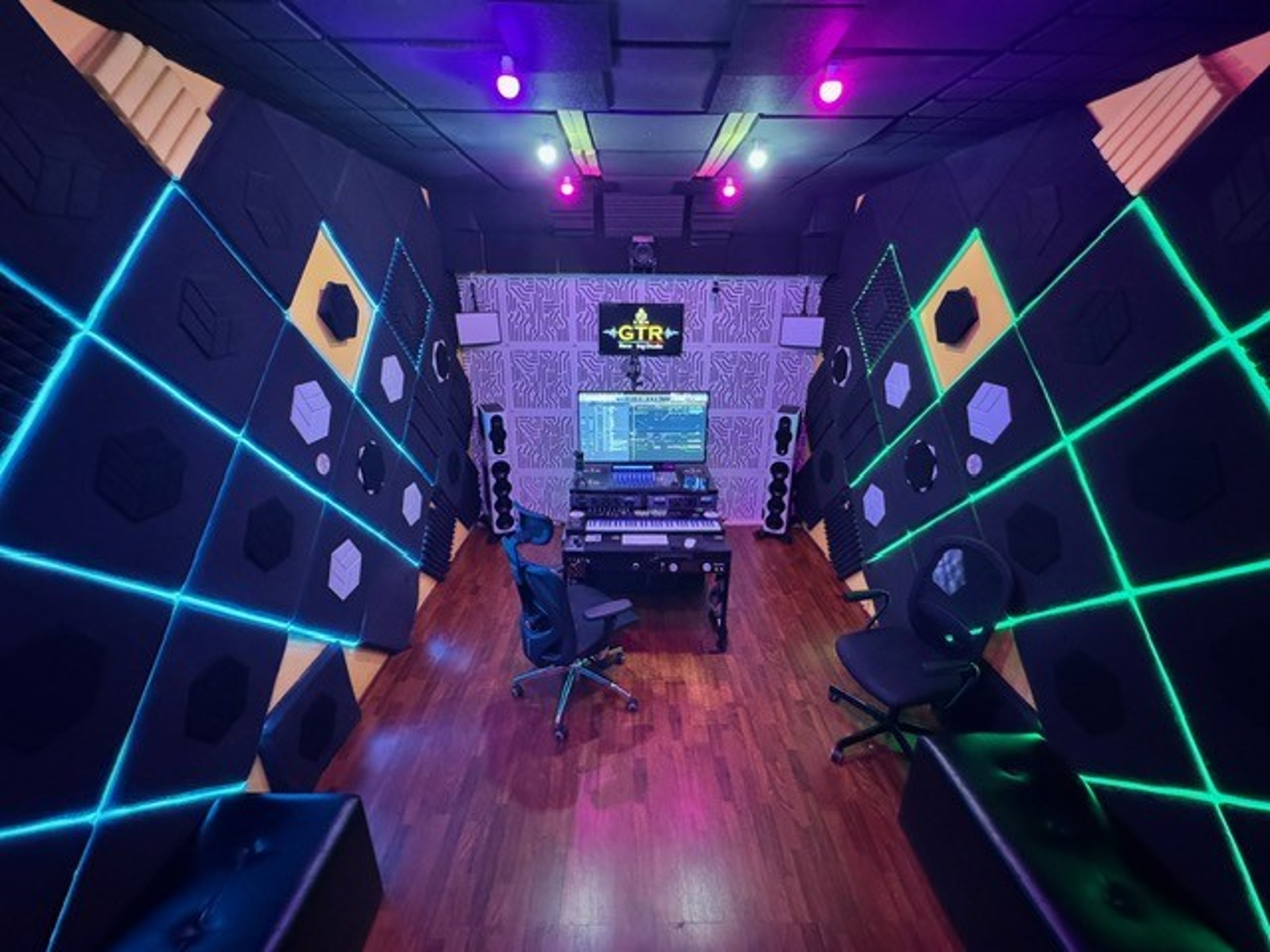 Dubai's Music Hub - GTR Recording Studio — foto 4