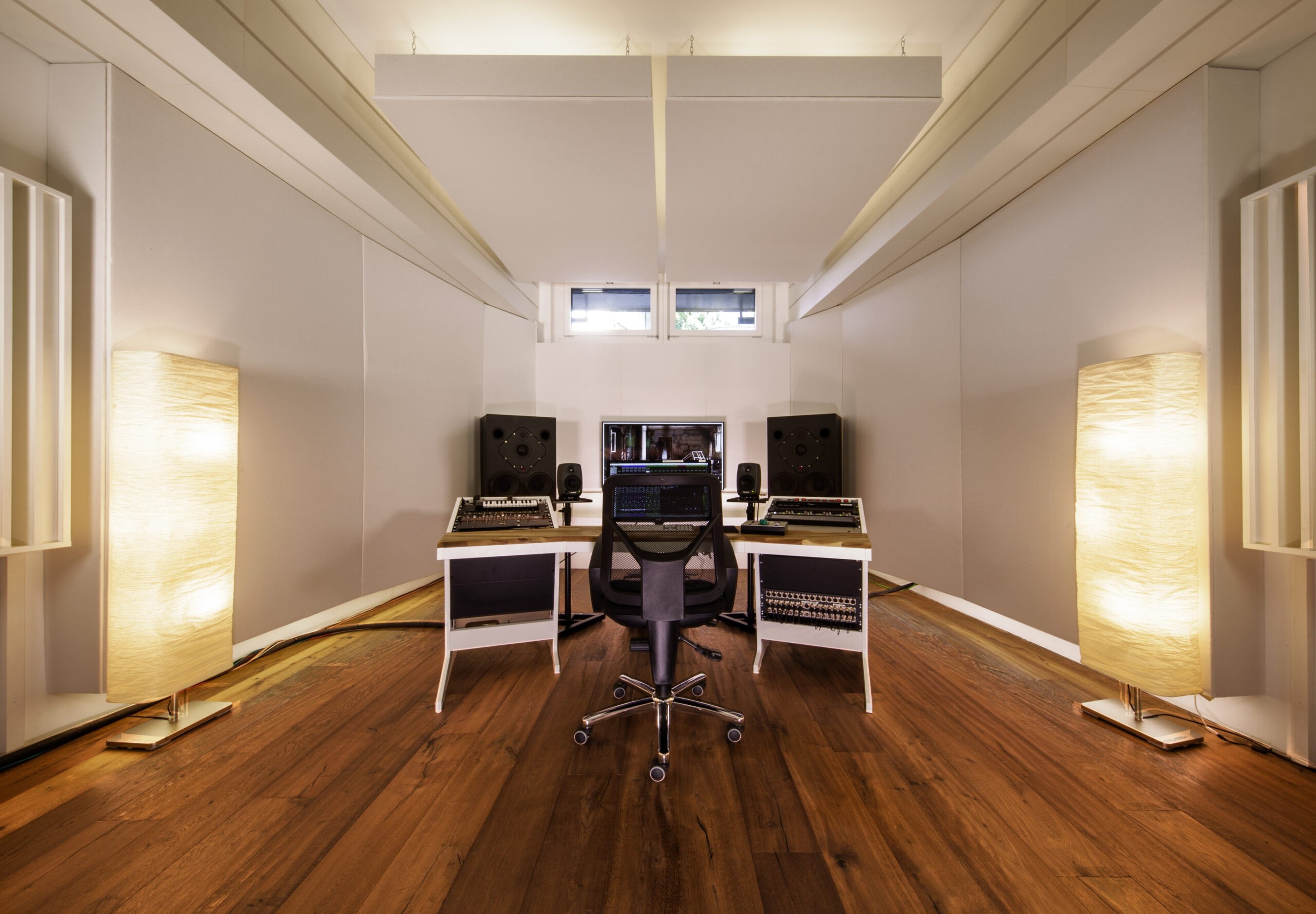 High-End Recording Studio in Zürich – Yamaha C4, Top-Tier Acoustics