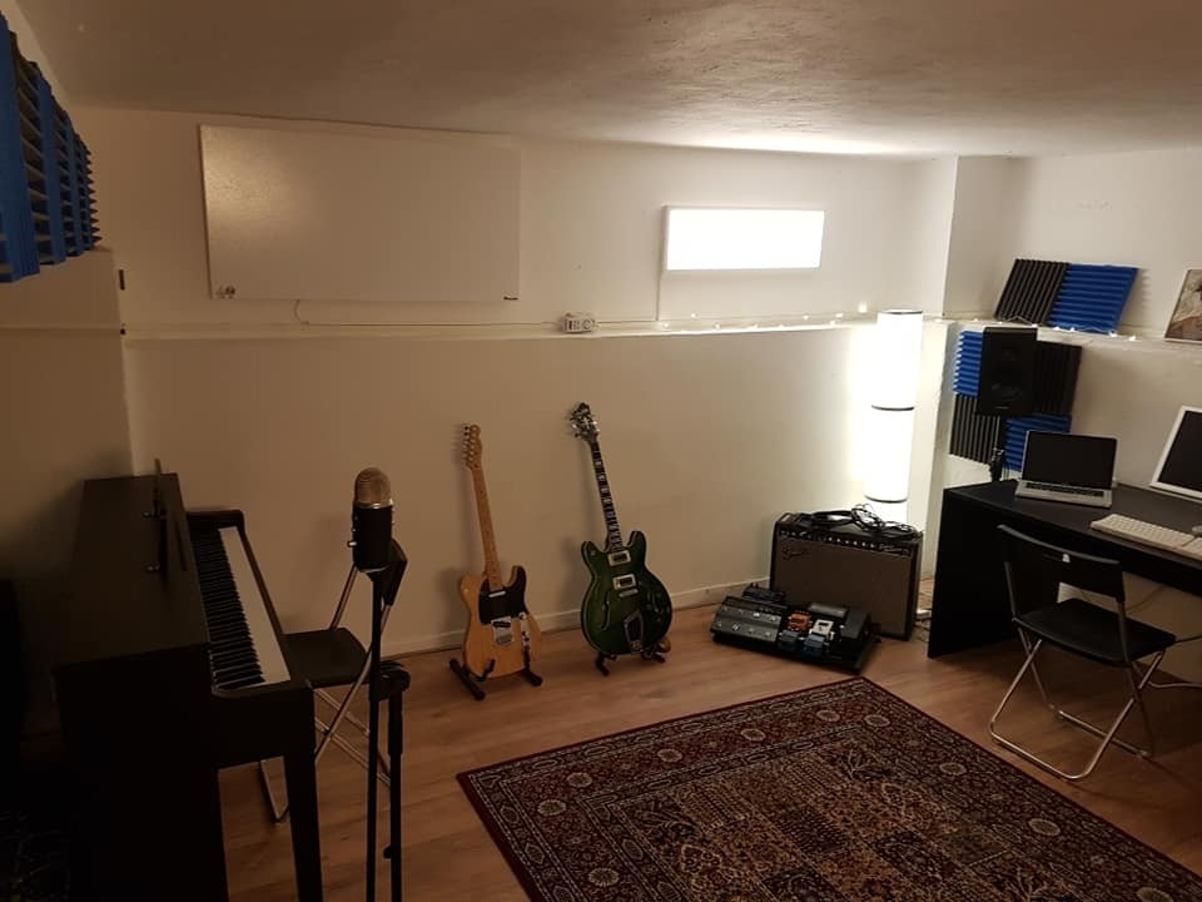 Bright sunny room with great acoustics and piano — photo 4