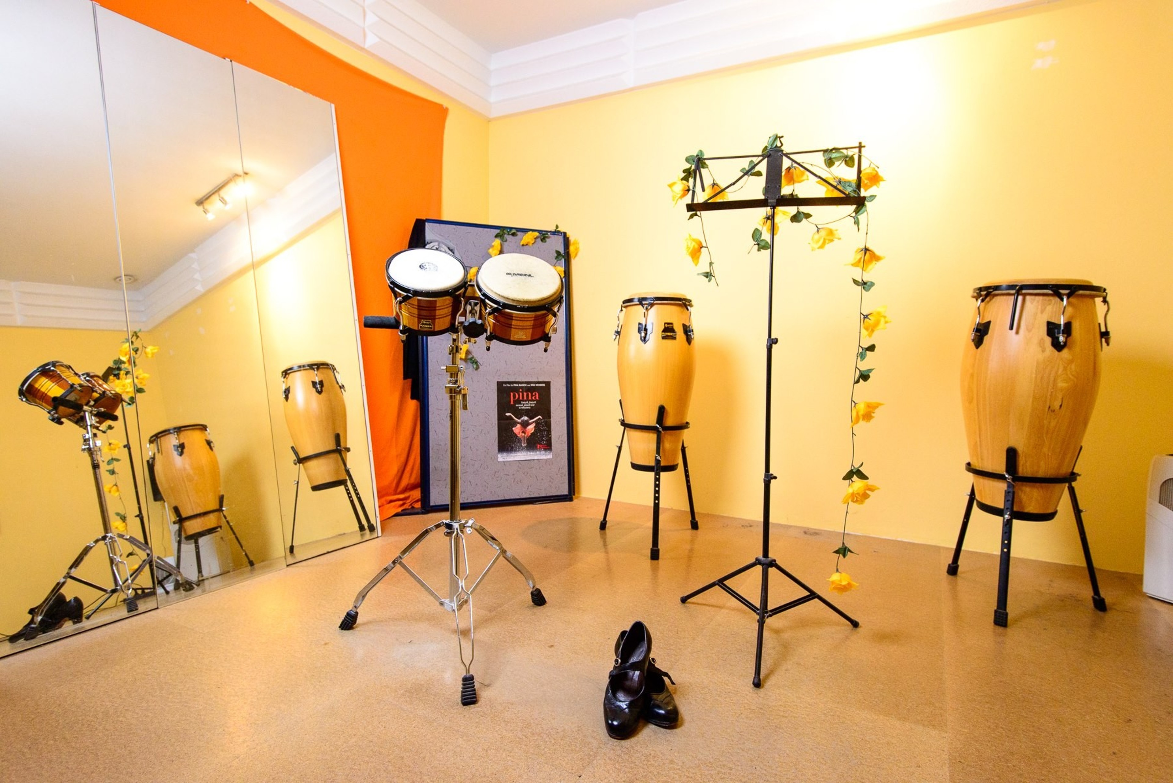 Acoustic & Dancing — photo 2