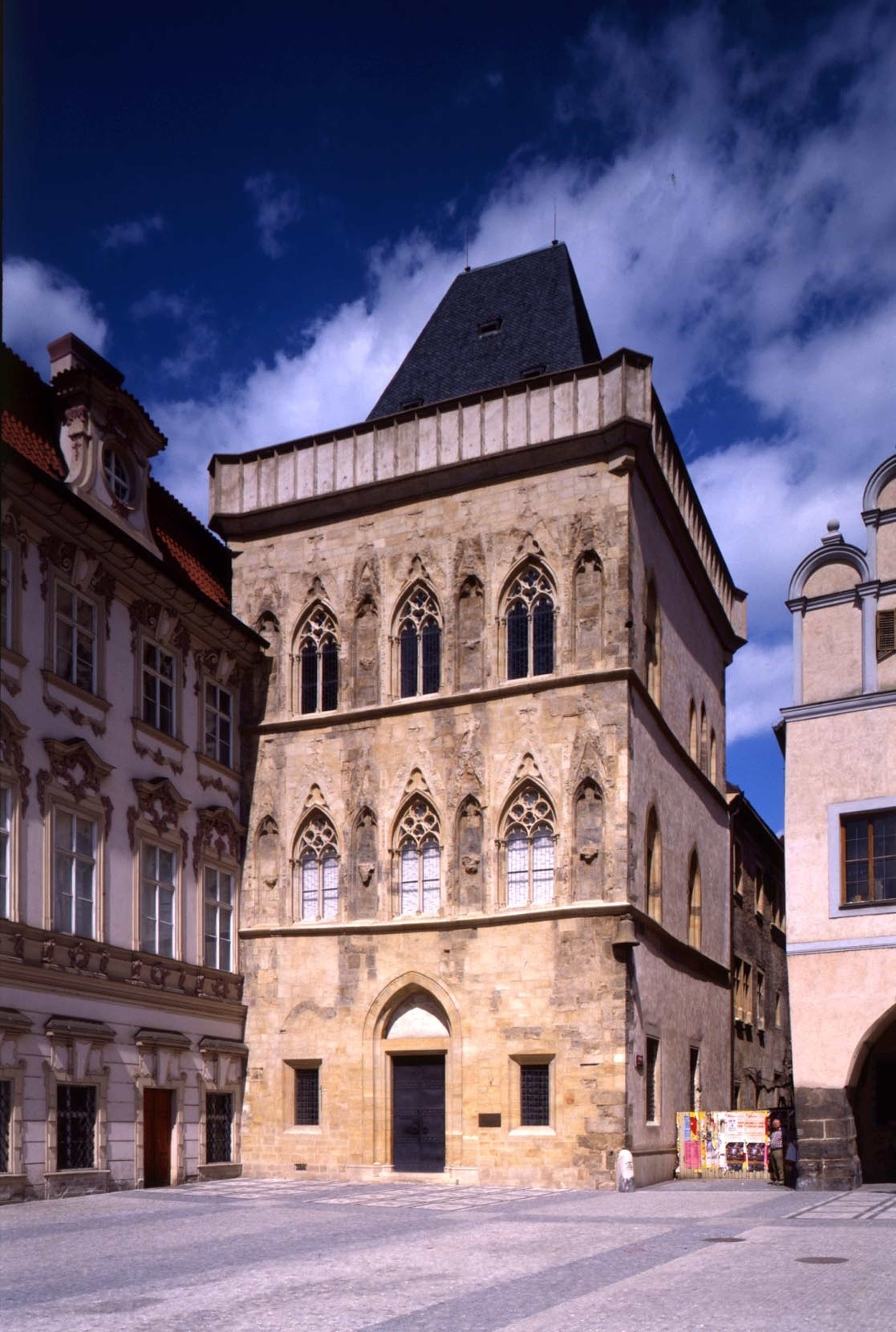 The Stone Bell House - 13th Century Medieval Town House