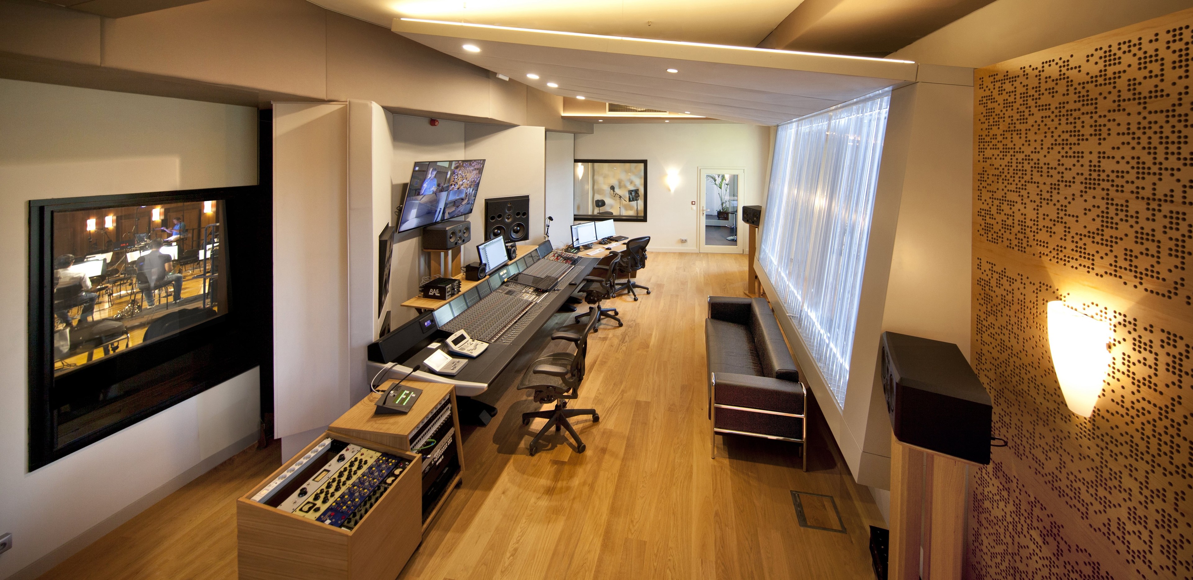 Synchron Stage - Stage B with Control B — photo 4