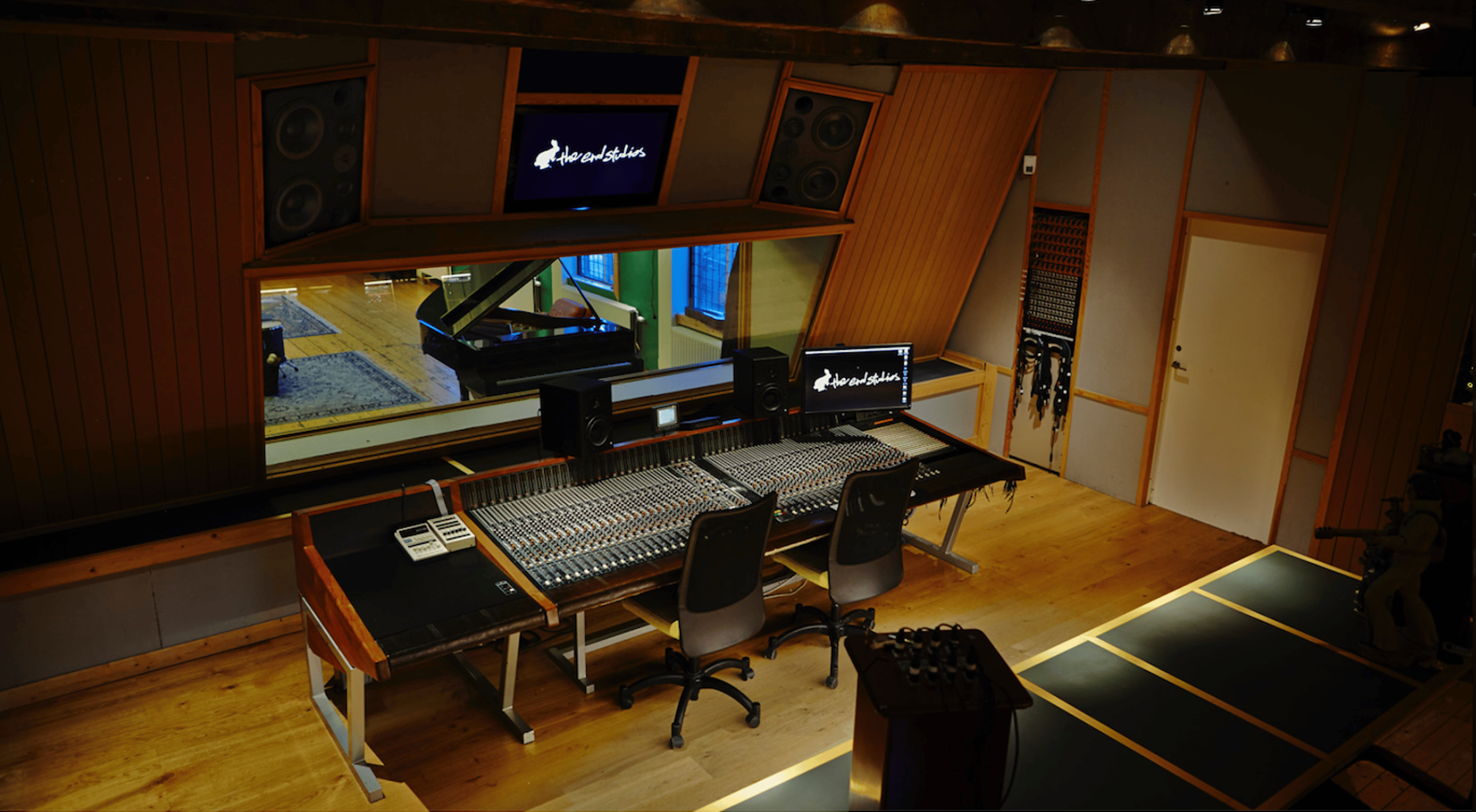 The End Studios — 写真2